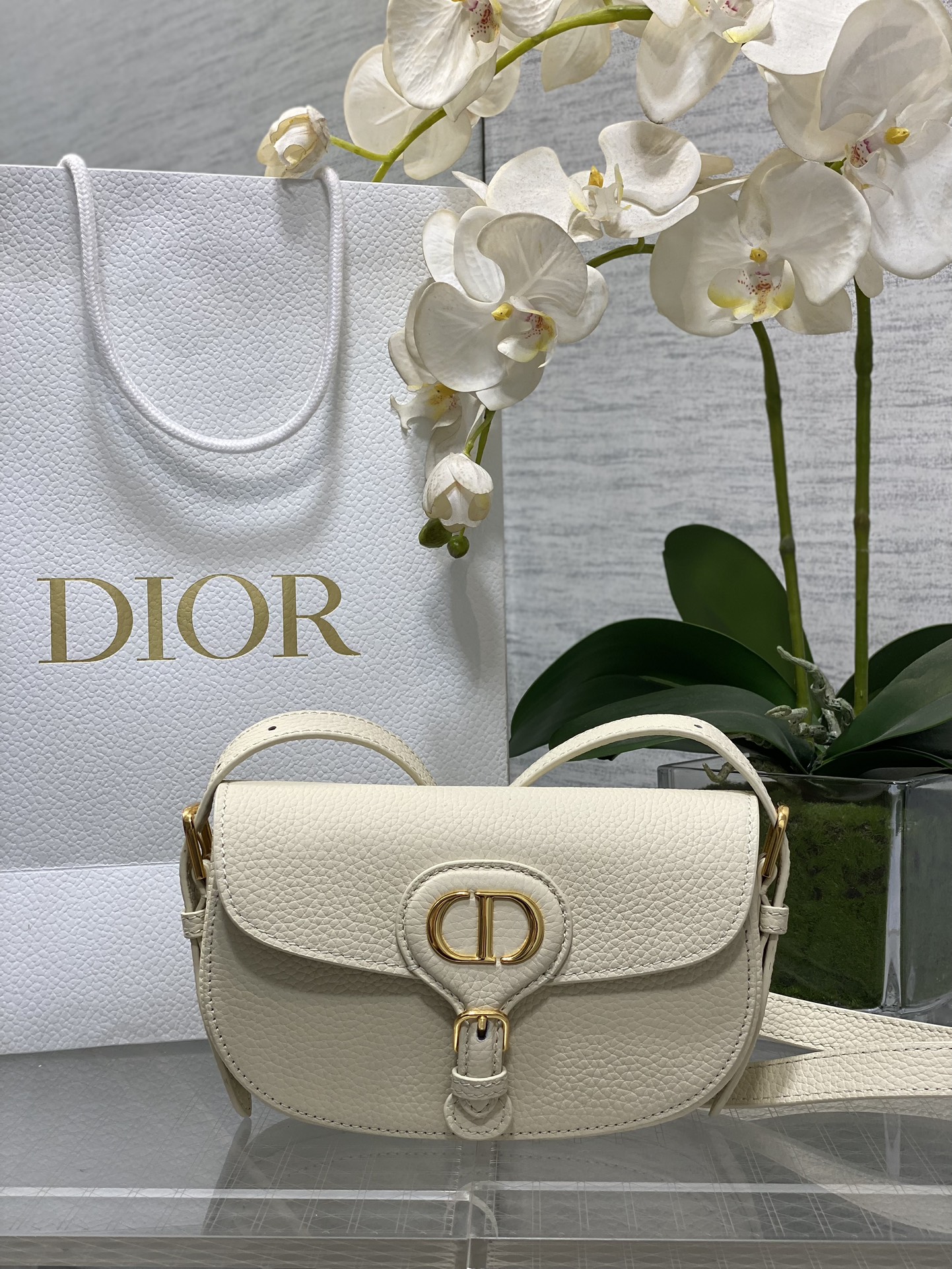 𝐃𝟏𝐨𝐫 𝐁𝐨𝐛𝐛𝐲 blanco lechoso medio
