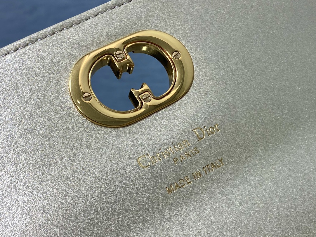 现货️MissCaroToPHandle手拿包经典超大菱格皮CD钮扣是不是千金感满满Size:24*12