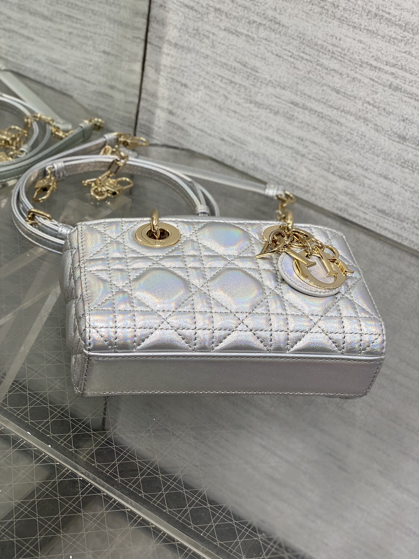 迷你现货️D-Joybag羊皮2023款时尚果然就是轮回回归了一把中古戴妃长方包形短链条细长肩带直接封神