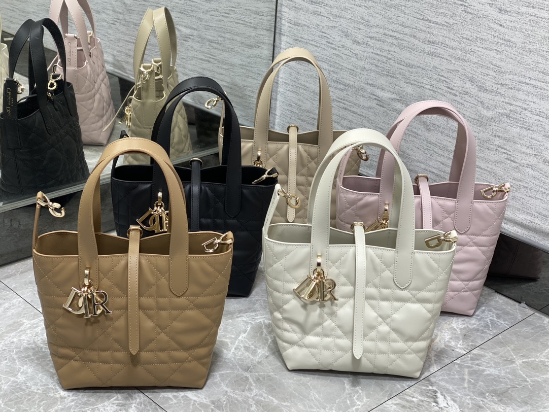 La última versión vertical 𝐓𝐨𝐮𝐣𝐨𝐮𝐫𝐬 tamaño pequeño cinco colores lista para la venta‼ ️