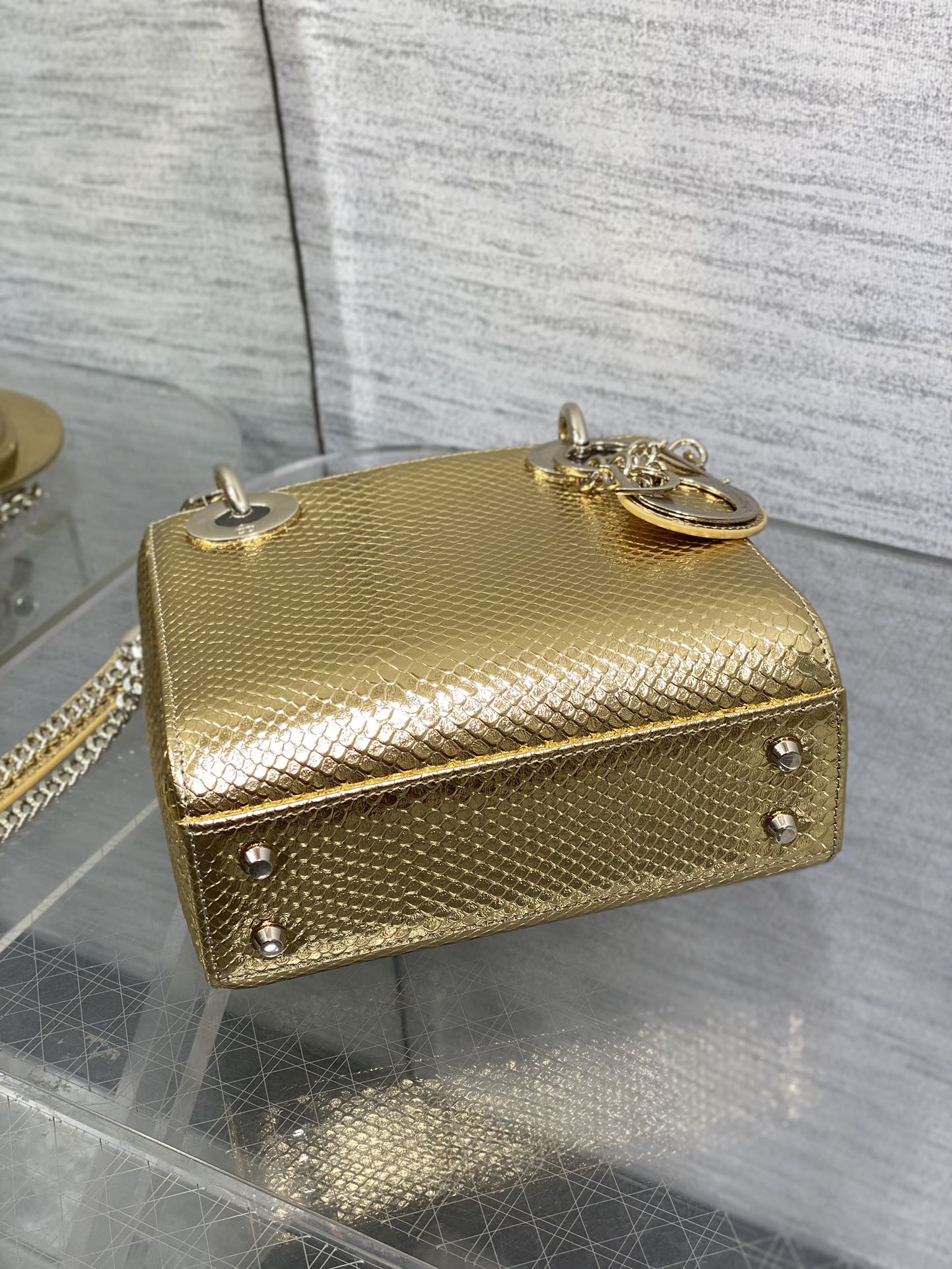 现货‼️Lady戴妃三格珍稀蛇皮闪亮登场，高雅又不失个性，非它莫属👏🏼，科普一下每条蛇皮的纹路都是独一无