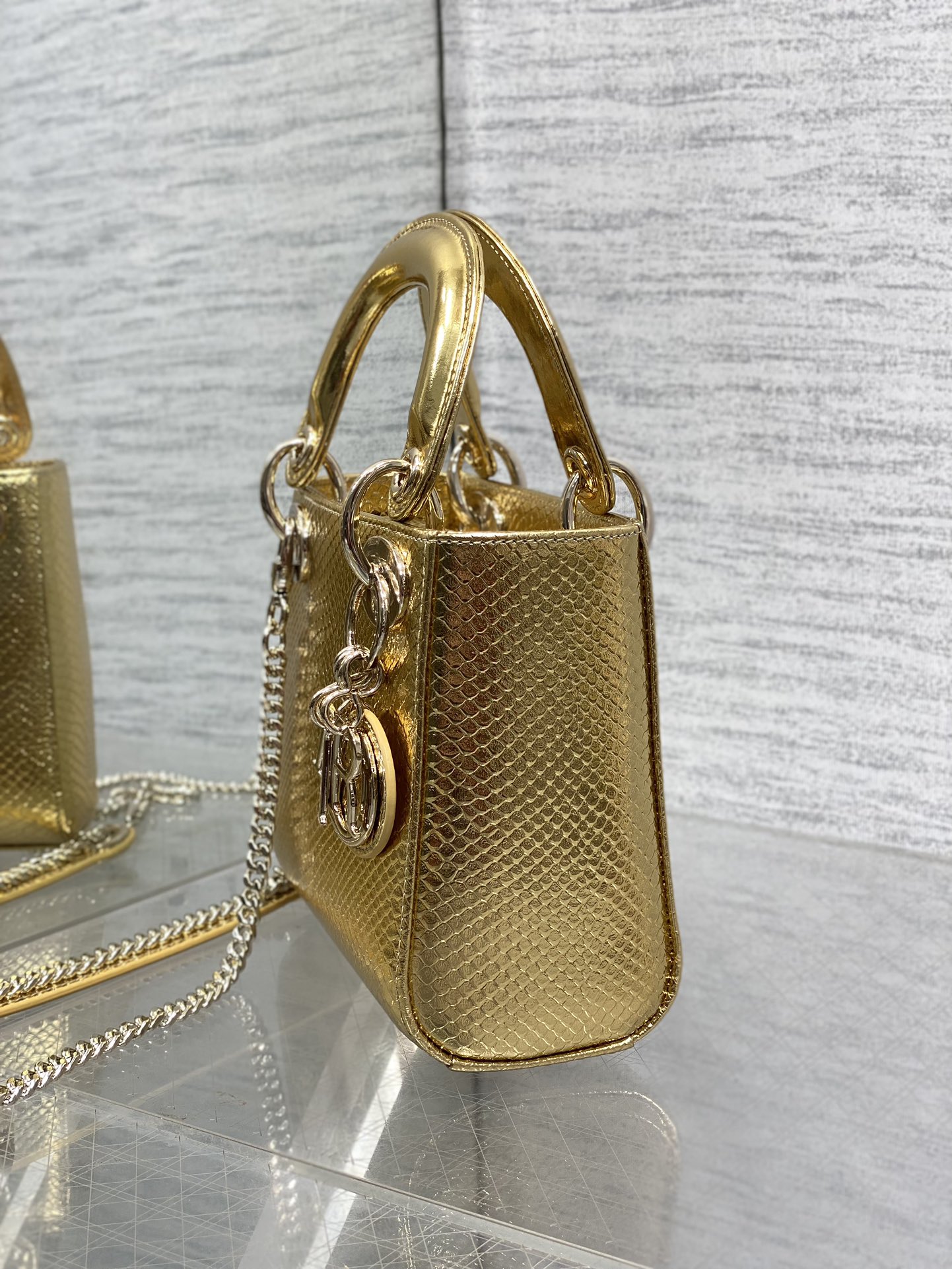 现货‼️Lady戴妃三格珍稀蛇皮闪亮登场，高雅又不失个性，非它莫属👏🏼，科普一下每条蛇皮的纹路都是独一无