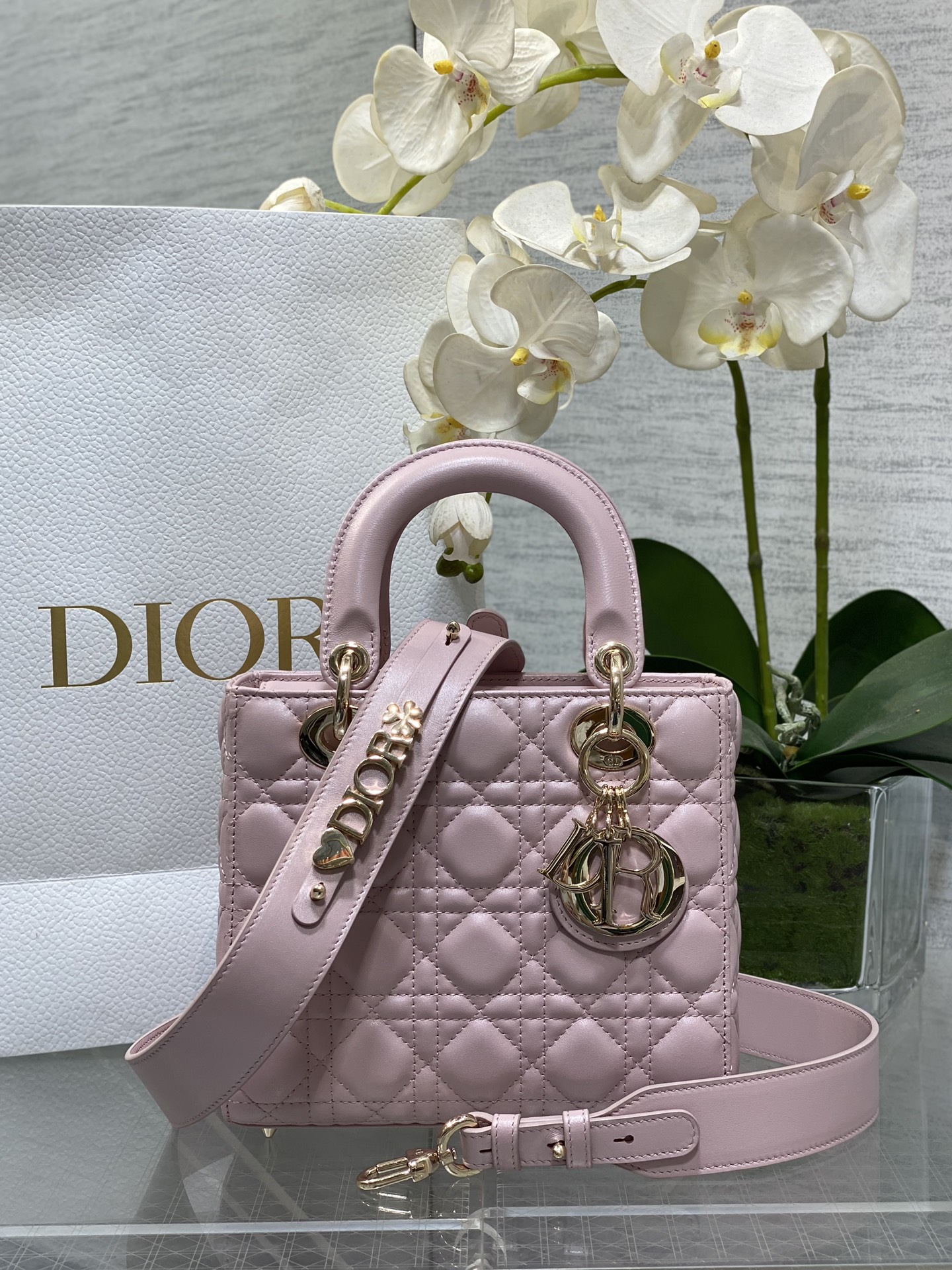 𝐋𝐚𝐝𝐲Cuatro cuadros de piel de oveja rosa nacarado