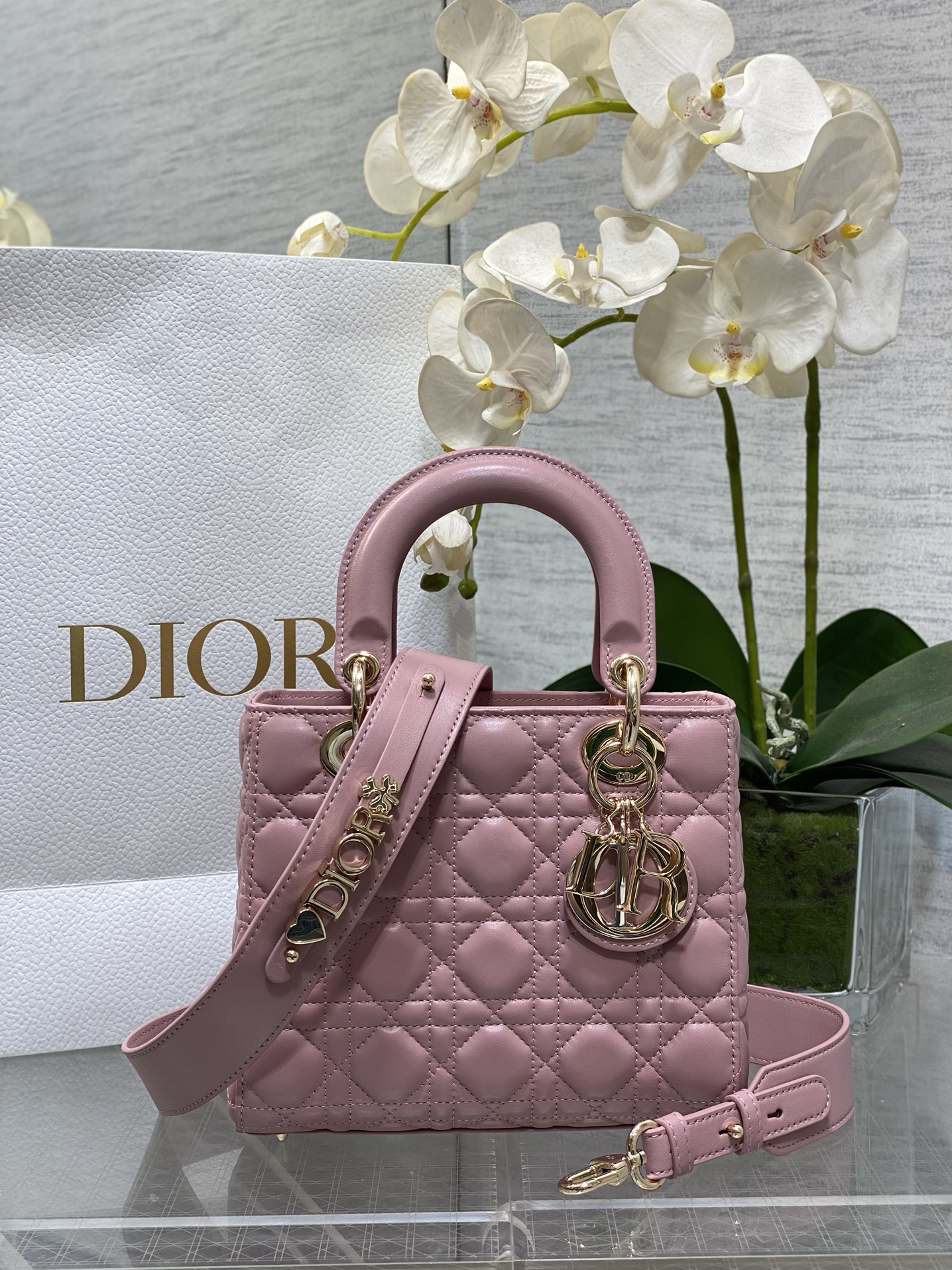 𝐋𝐚𝐝𝐲Cuatro cuadros de piel de oveja retro rosa