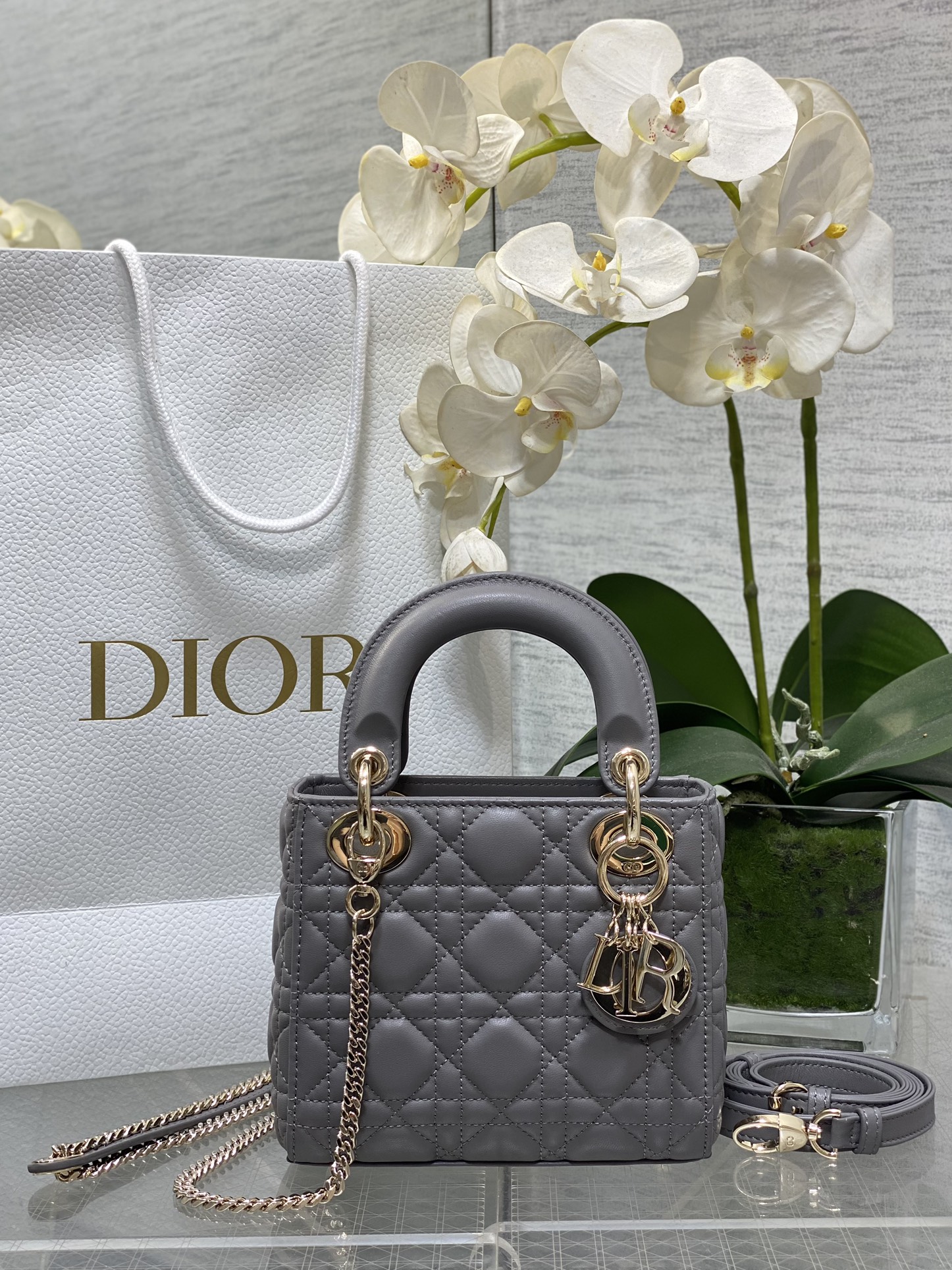 𝐋𝐚𝐝𝐲Elefante de piel de oveja de tres paneles gris