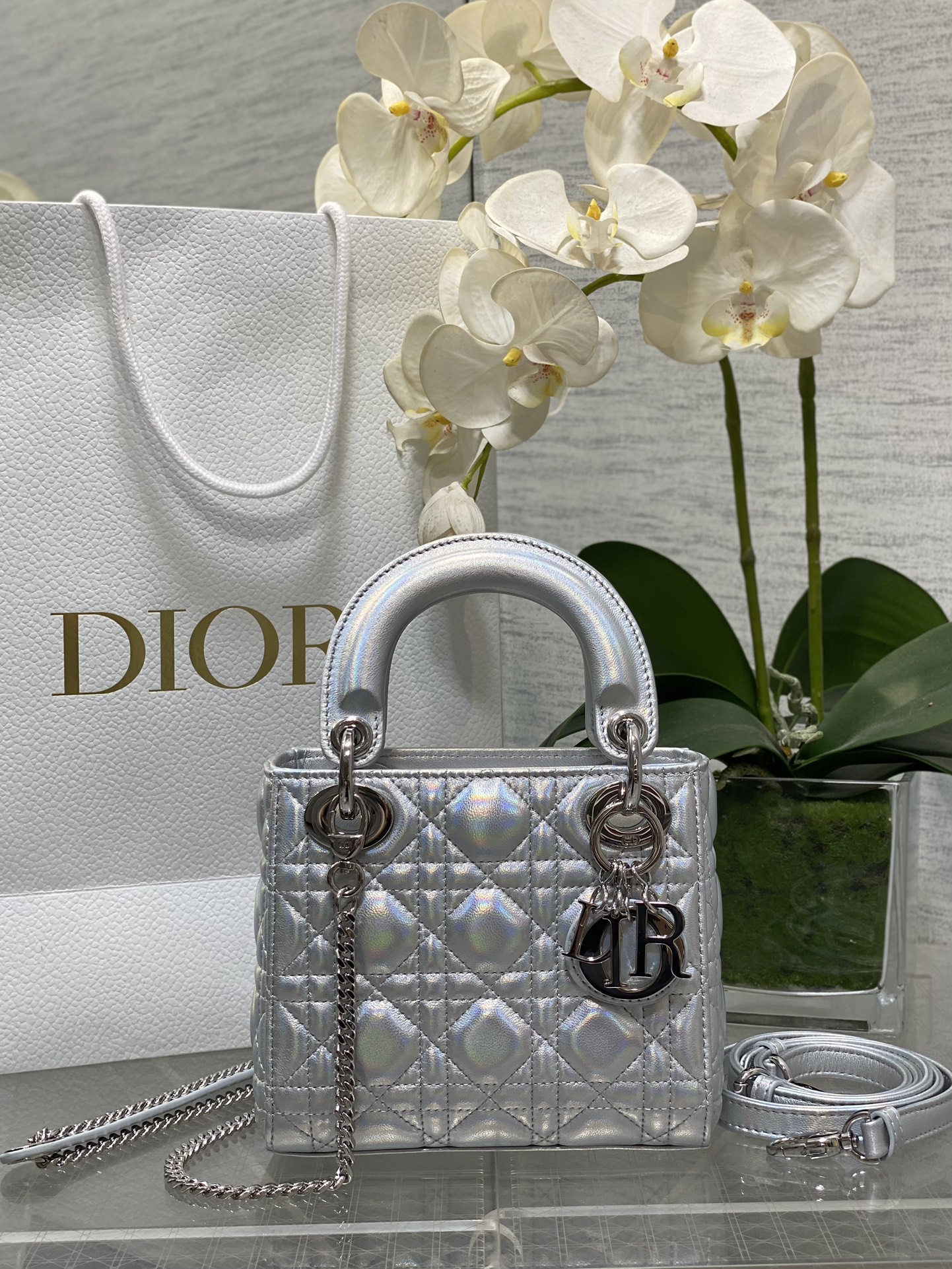 𝐋𝐚𝐝𝐲 Plata fluorescente de piel de oveja de tres paneles
