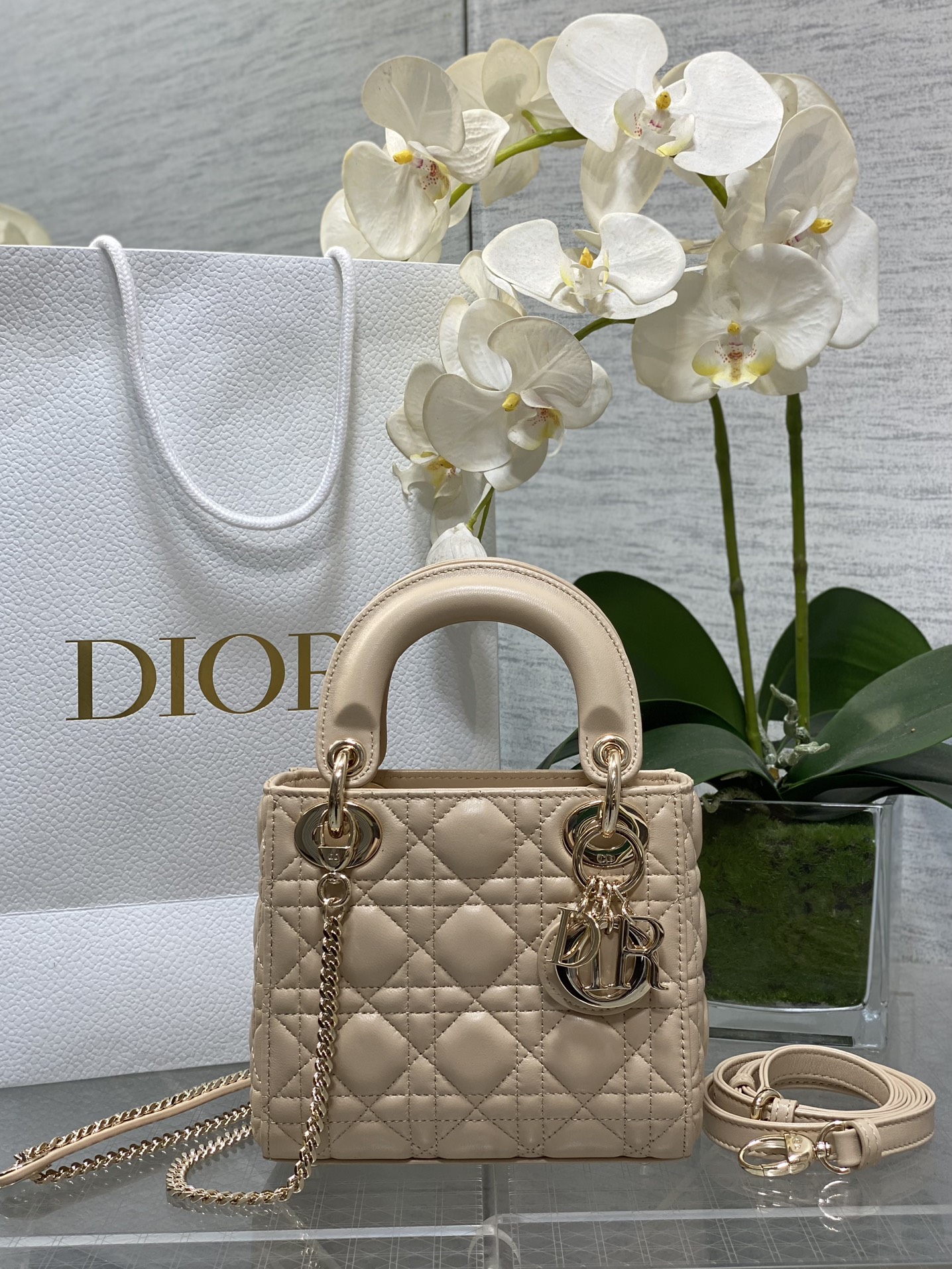 𝐋𝐚𝐝𝐲 piel de cabra de tres compartimentos color caramelo beige