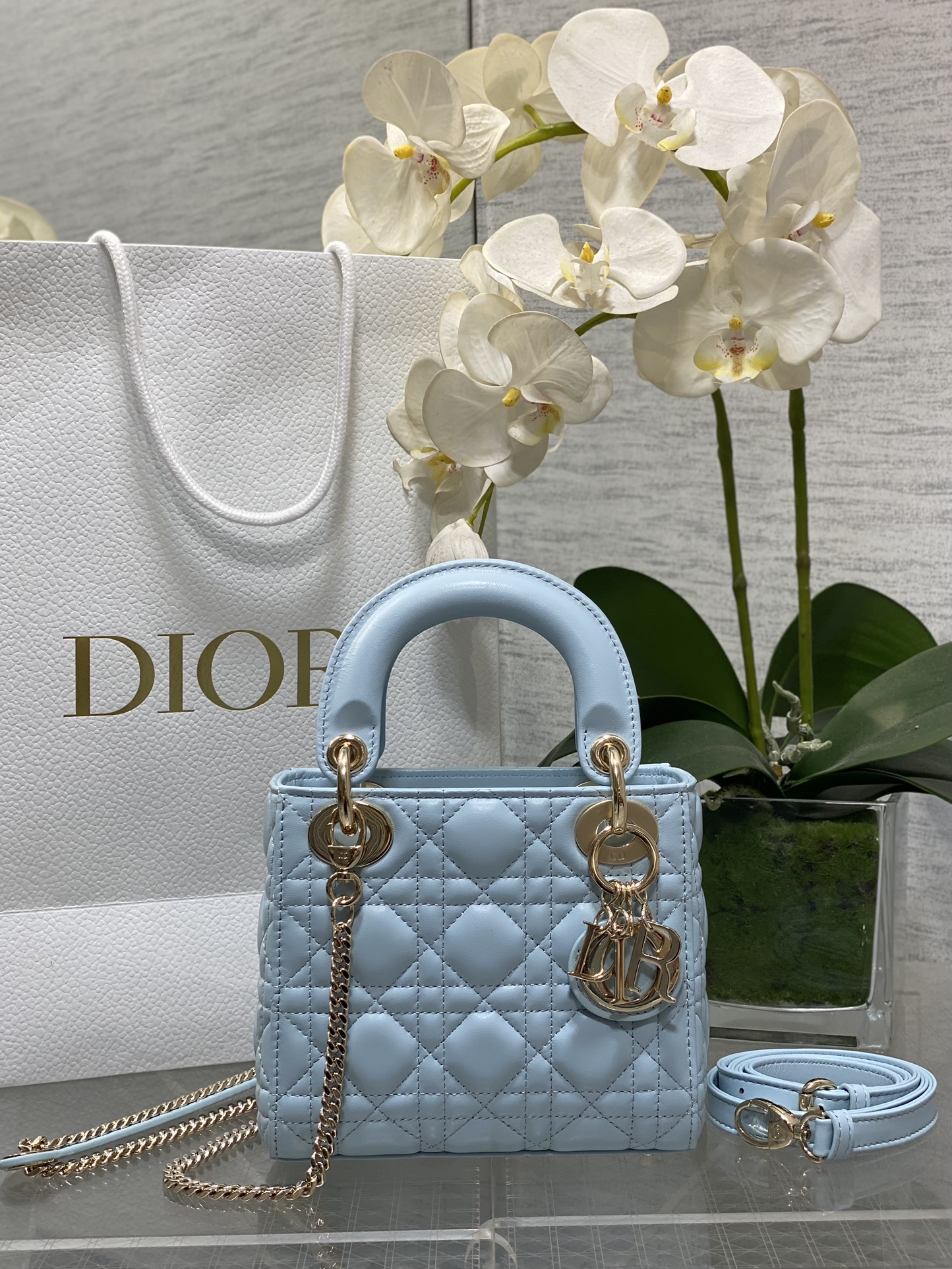 𝐋𝐚𝐝𝐲 piel de cabra de tres compartimentos color azul espacial