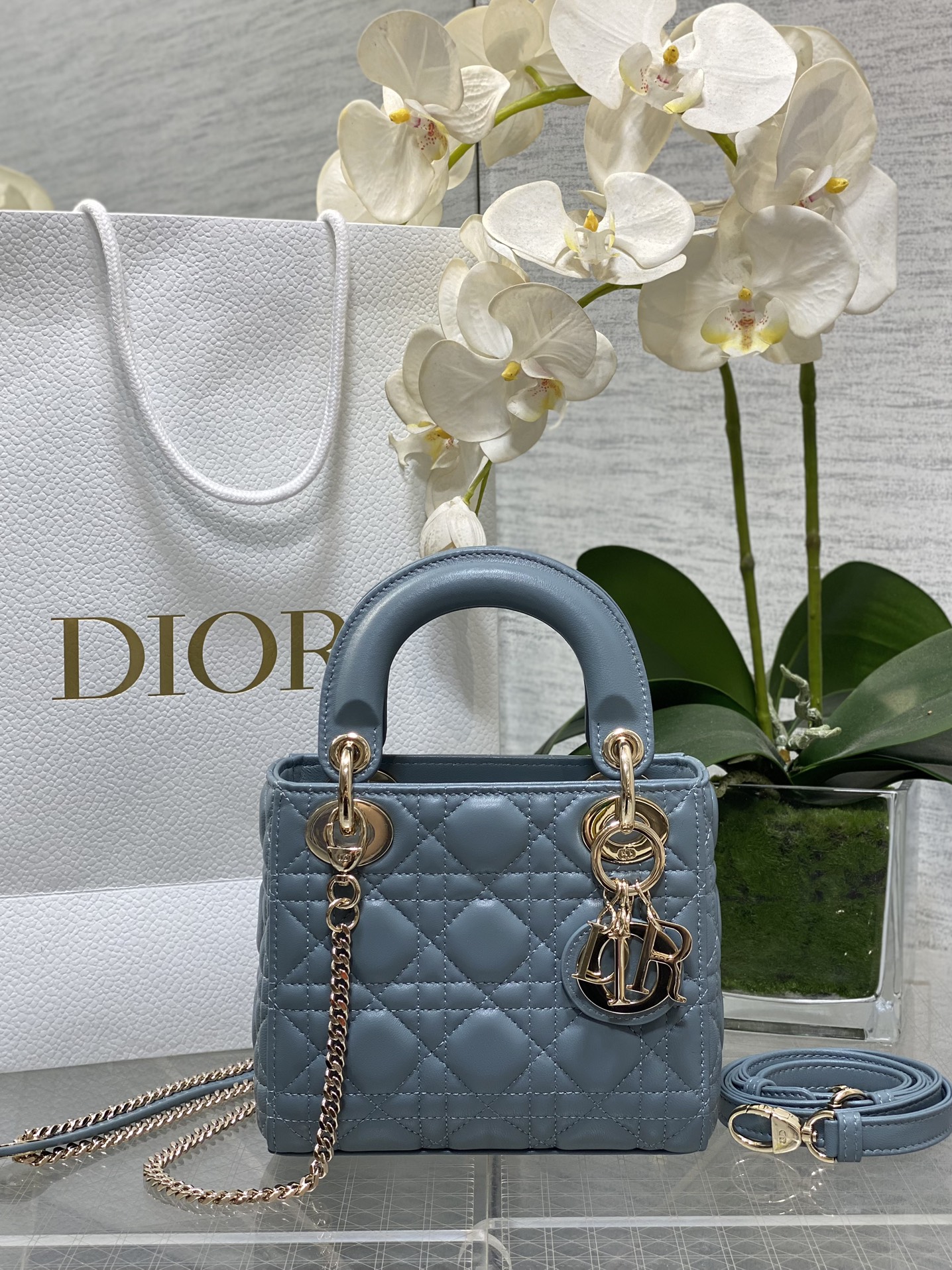 𝐋𝐚𝐝𝐲 piel de cabra de tres compartimentos color denim azul