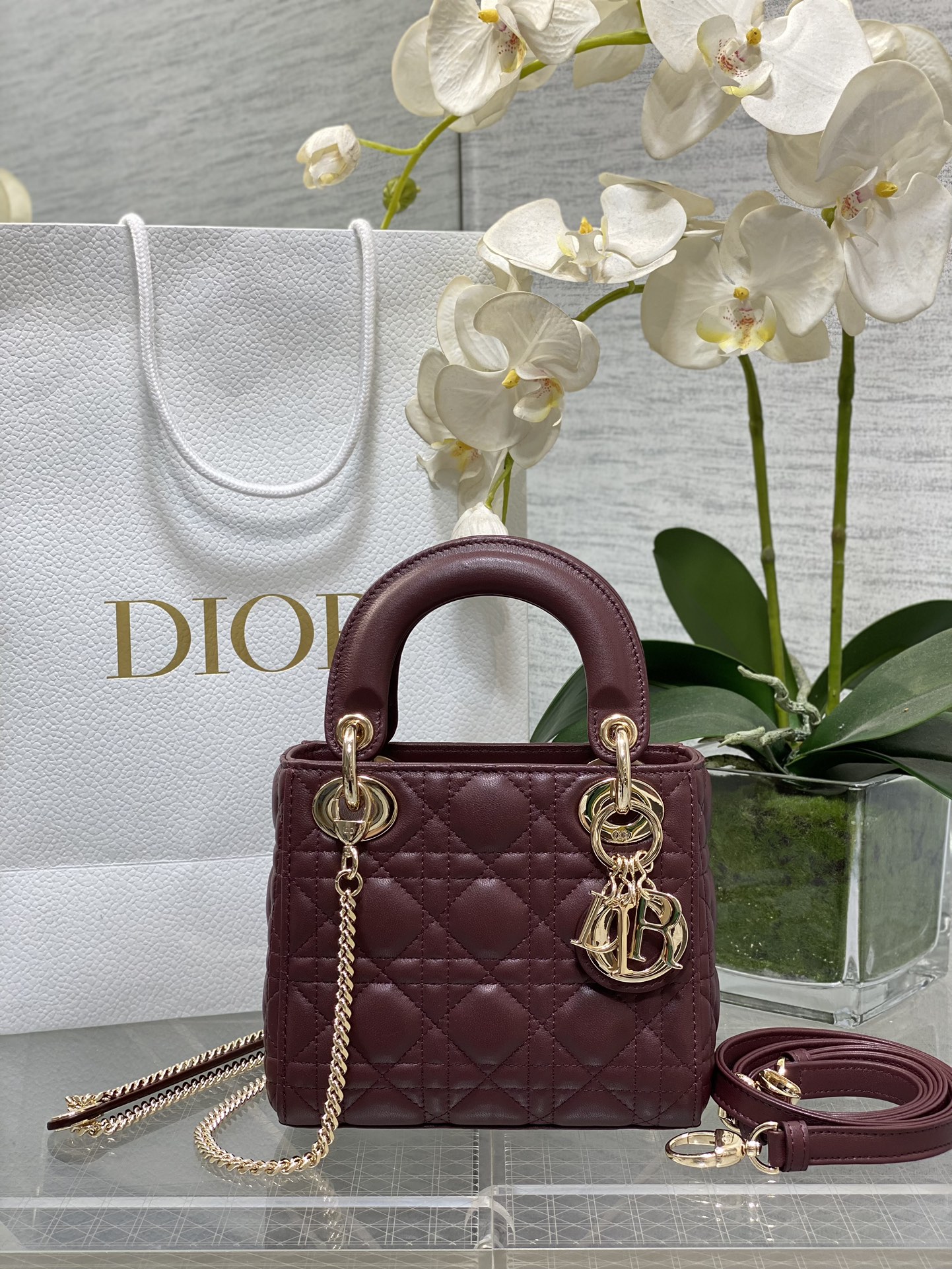 𝐋𝐚𝐝𝐲 piel de cabra de tres compartimentos color vino