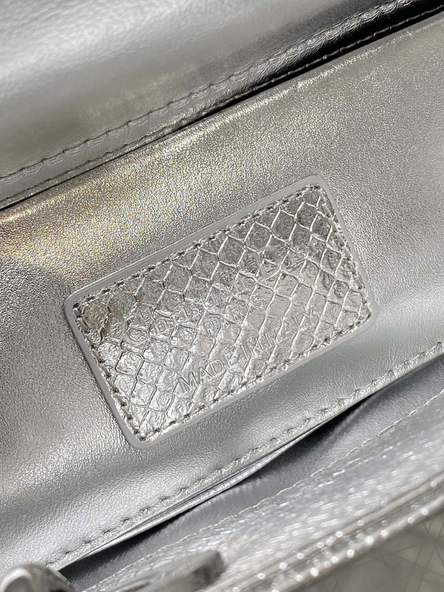 现货‼️Lady横版戴妃珍稀蛇皮闪亮登场，高雅又不失个性，非它莫属👏🏼，科普一下每条蛇皮的纹路都是独一无