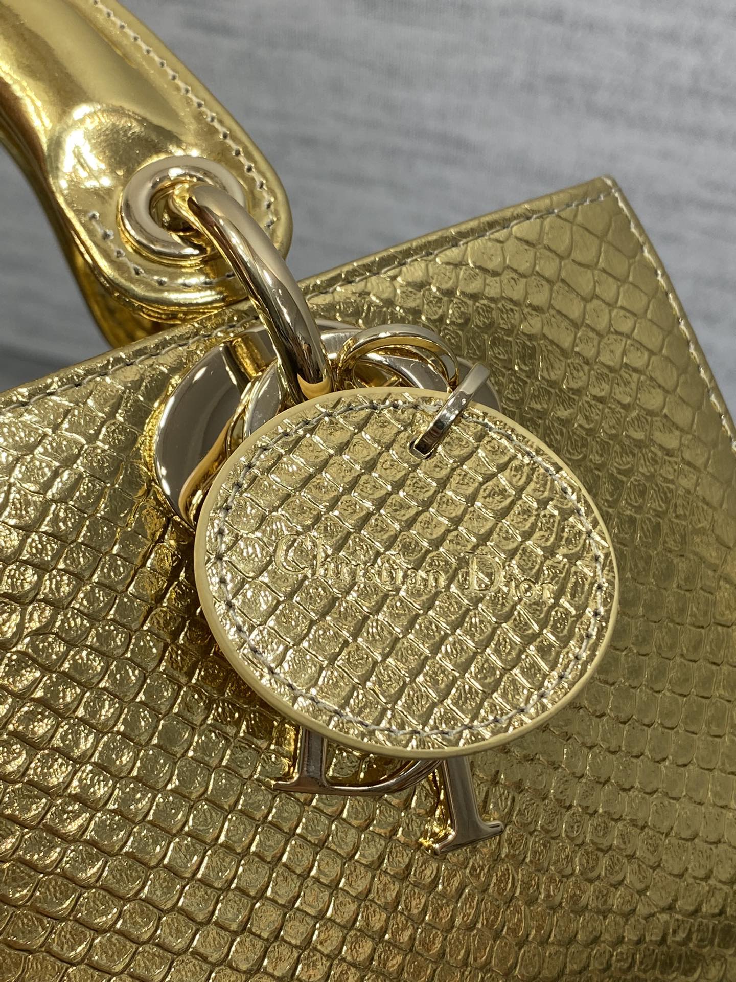 现货‼️Lady横版戴妃珍稀蛇皮闪亮登场，高雅又不失个性，非它莫属👏🏼，科普一下每条蛇皮的纹路都是独一无