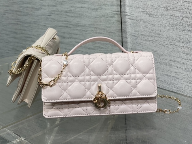 Elegant Pearl Chain Clutch with Cannage Stitching and Iconic Letter Charms 1 Elegant Pearl Chain Clutch with Cannage Stitching and Iconic Letter Charms