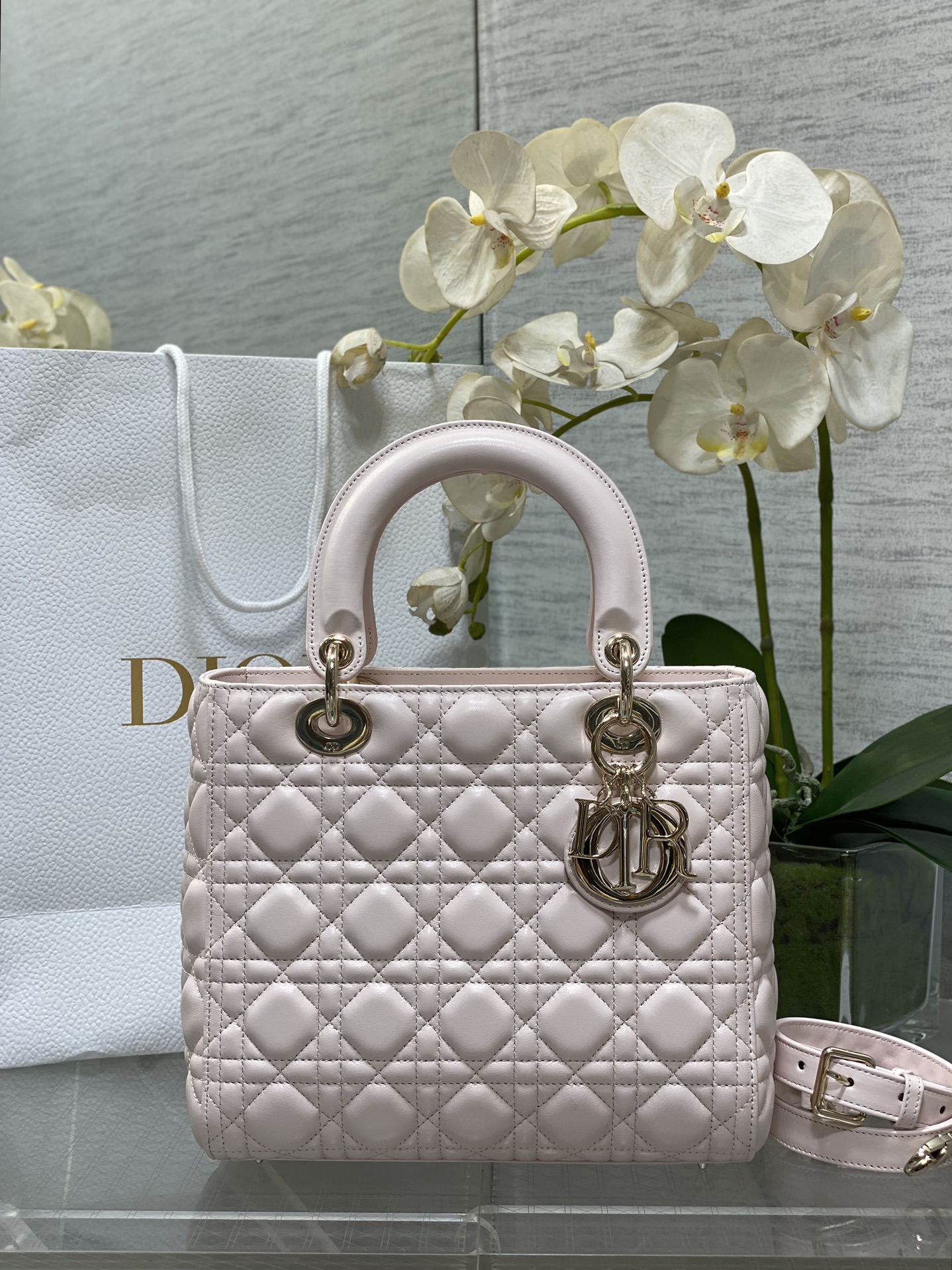 𝐋𝐚𝐝𝐲Cinco rejillas flor de cerezo piel de oveja rosa oro claro