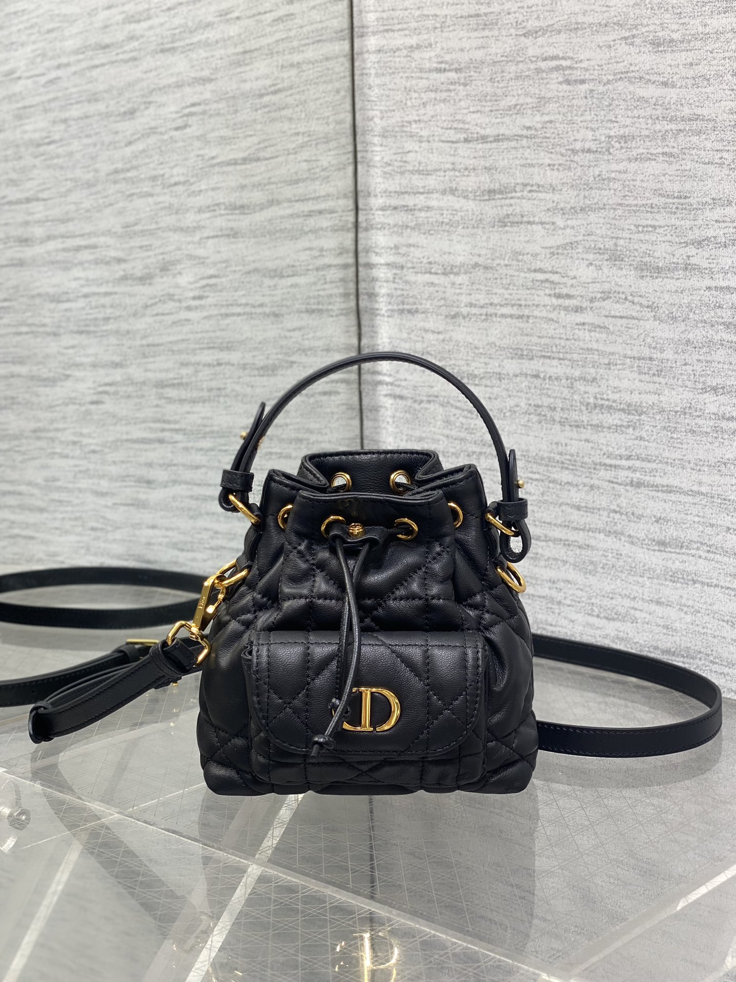 Dior Caro Micro Bucket Bag Zwart Lamsleer met Cannage Stiksel & Gouden Details