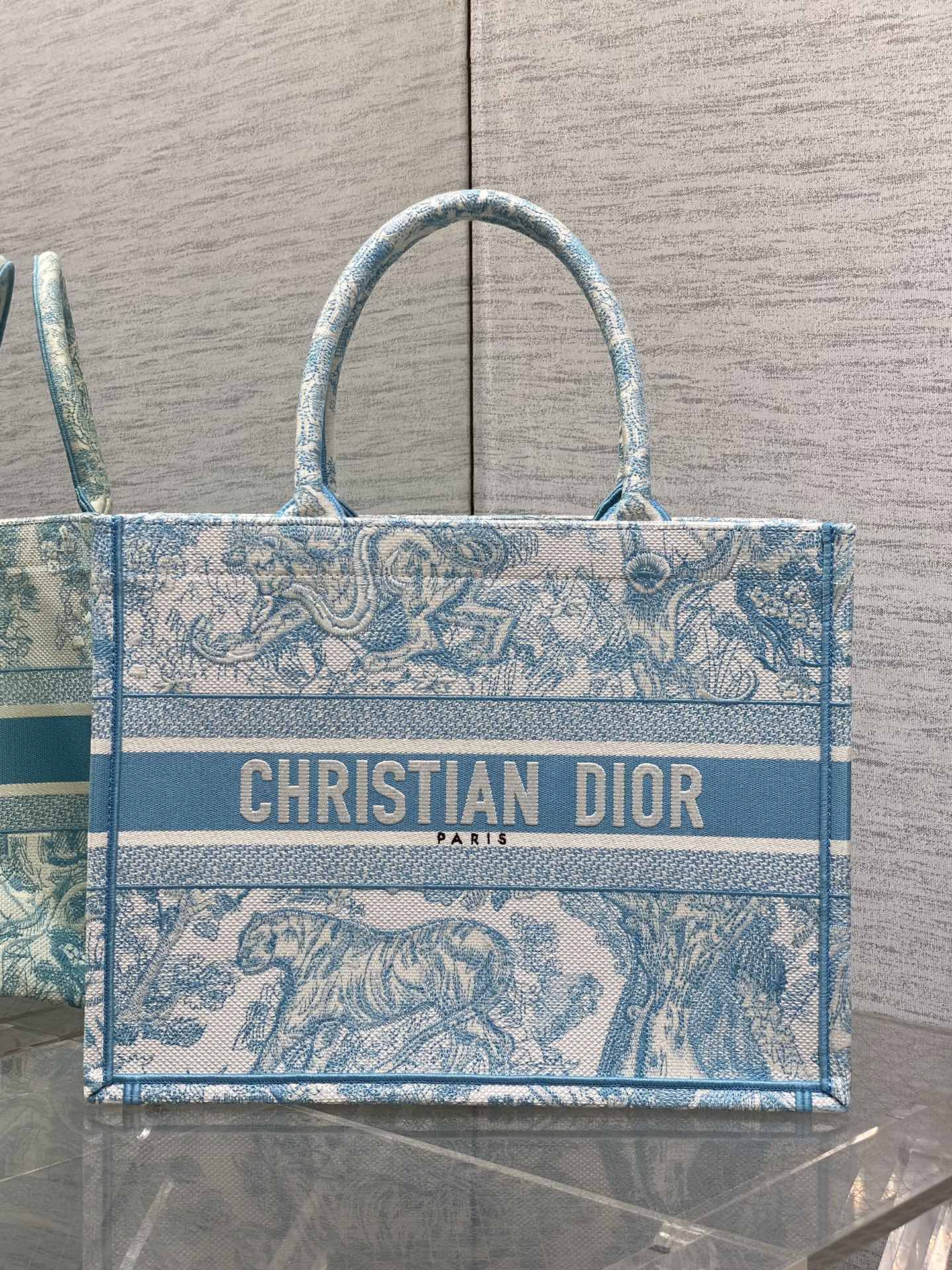 Dior Tote moyen broderie tigre bleu lagon bicolore sac à main