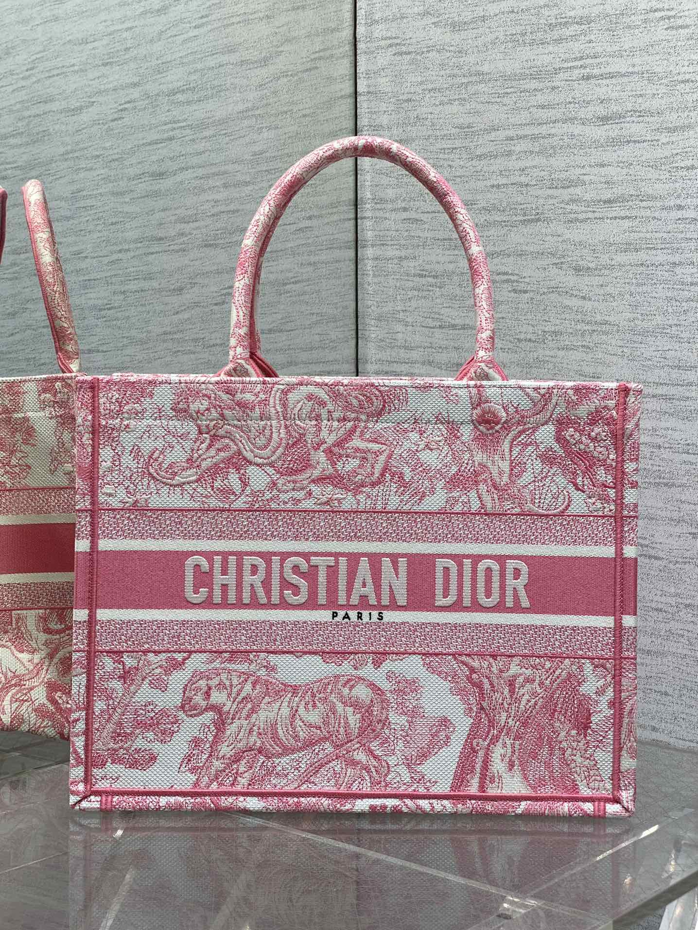 Dior Book Tote Sac cabas avec broderie tigre