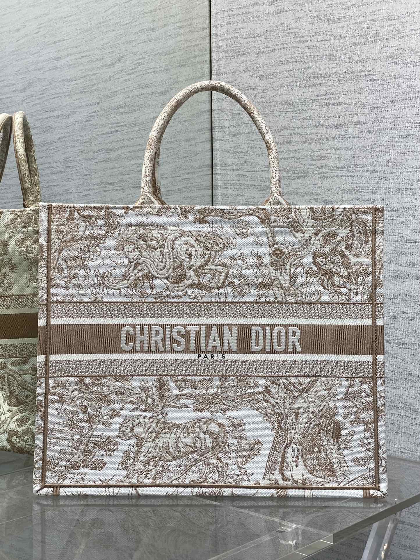 DIOR Large Tote Tiger Embroidery Light Brown Colorblock Tote Bag