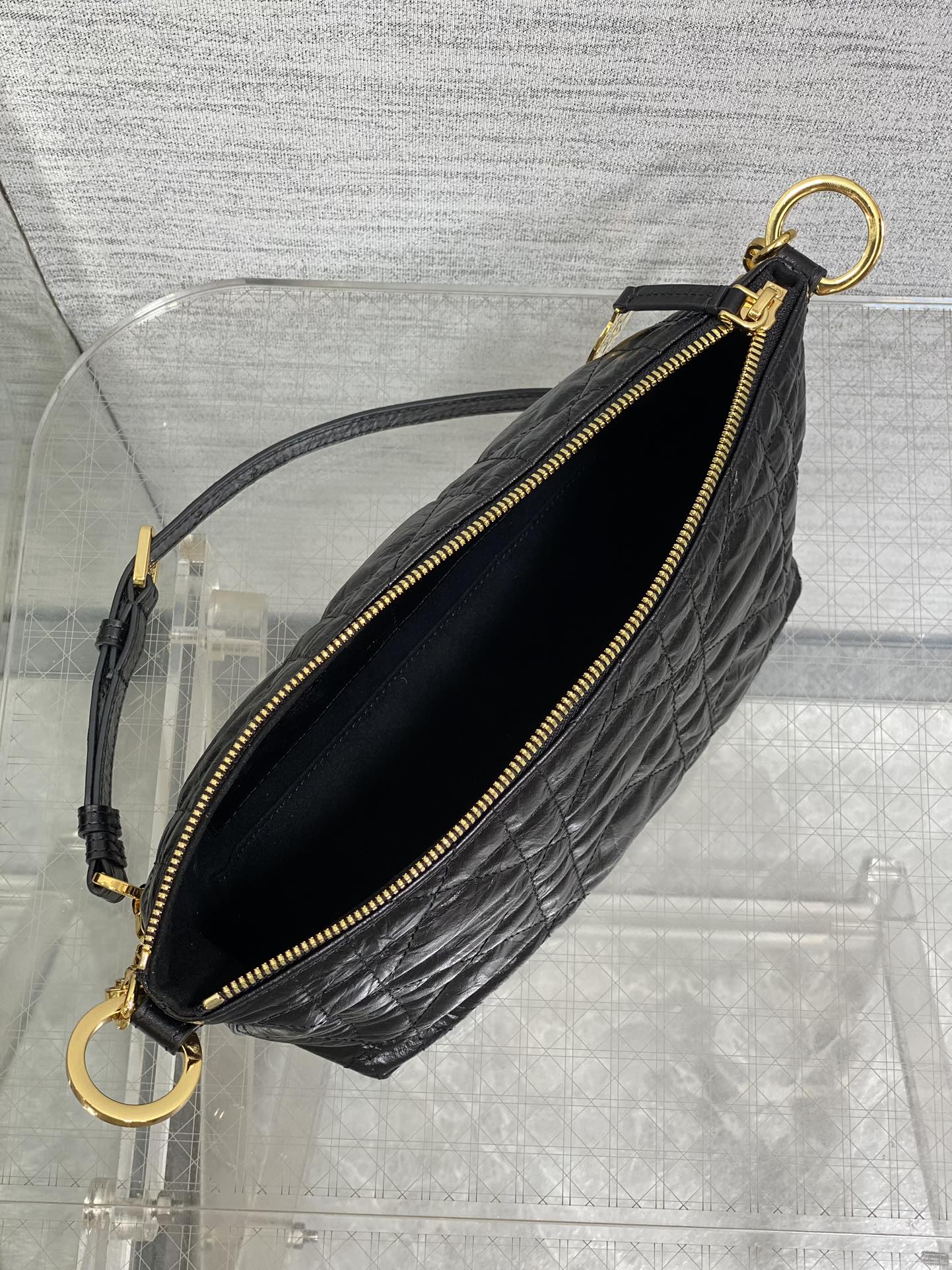 原厂皮现货‼️Hobo star 链条手袋系列，升级版饭盒包，设计实用，加配可调节长肩带，大大提升了实用