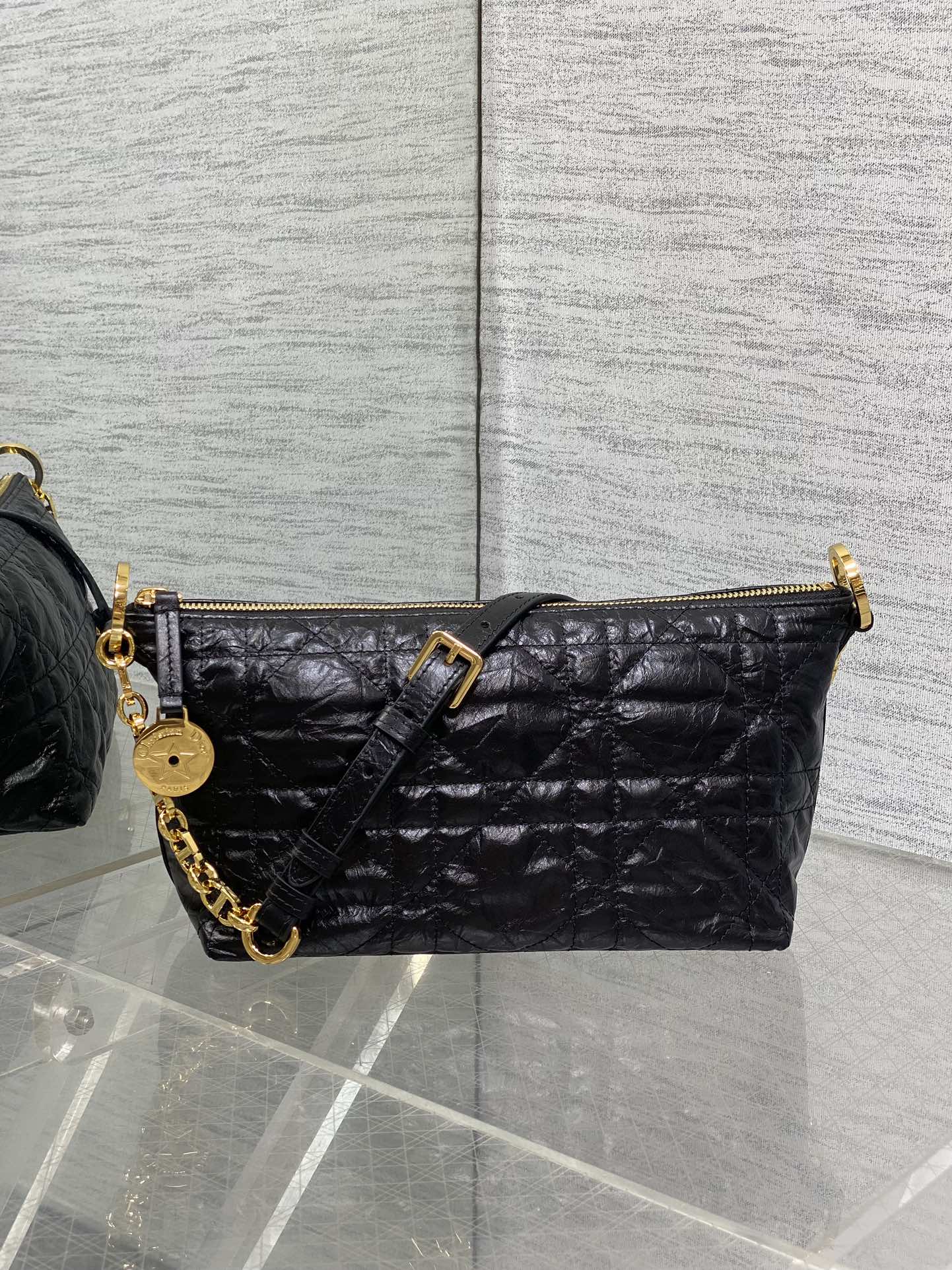 原厂皮现货‼️Hobo star 链条手袋系列，升级版饭盒包，设计实用，加配可调节长肩带，大大提升了实用