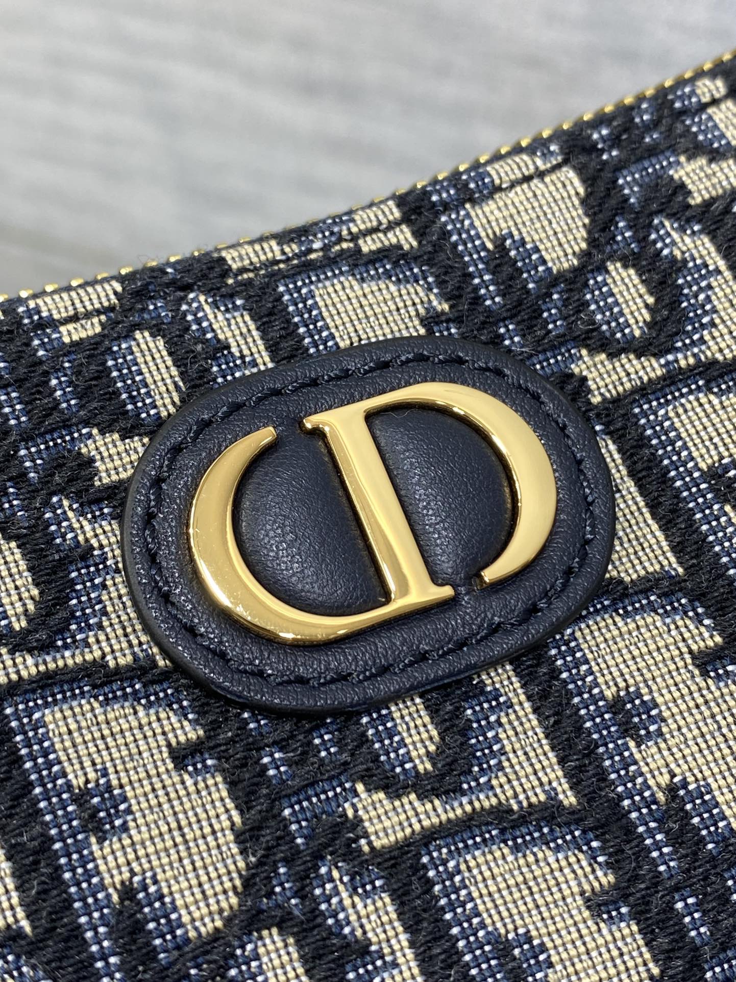 原厂皮现货‼️Oblique经典蓝色布这款 Cigale 迷你手袋以时尚精致的设计丰富30Montaig