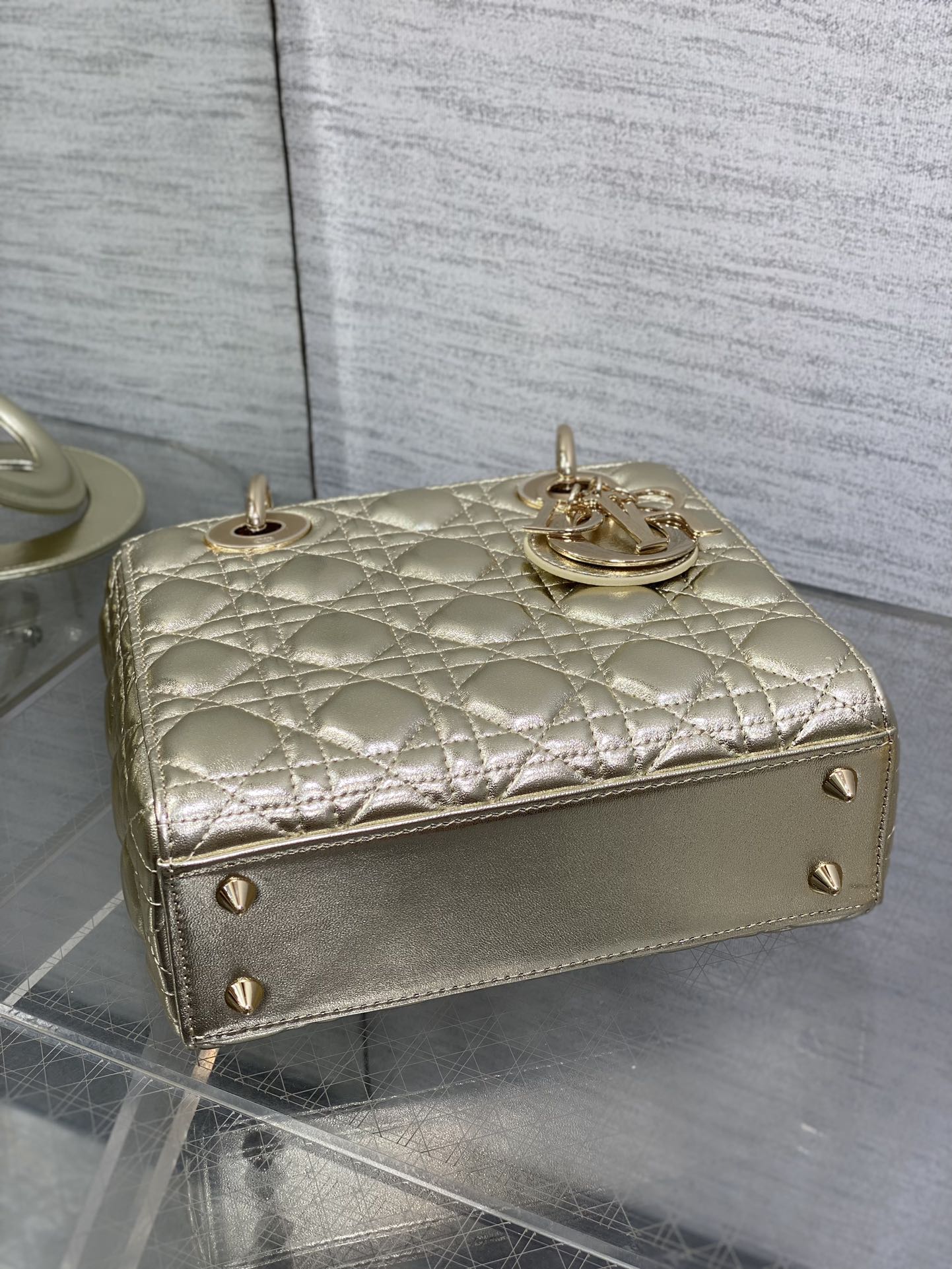 现货‼️Lady戴妃四格系列,经典的包形,甜美又不失优雅,春夏最新颜色,小清新风格🆕,搭配最新的字母肩带