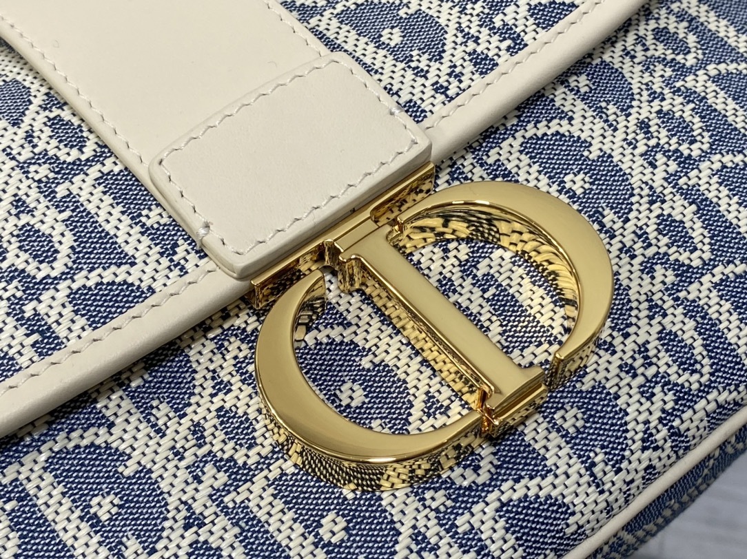 现货‼️𝐃!𝐨𝐫 𝐌𝐨𝐧𝐭𝐚𝐢𝐠𝐧𝐞蒙田新品吹爆D家经典老花系列,老花元素也是现在最值得入手的,每个款都