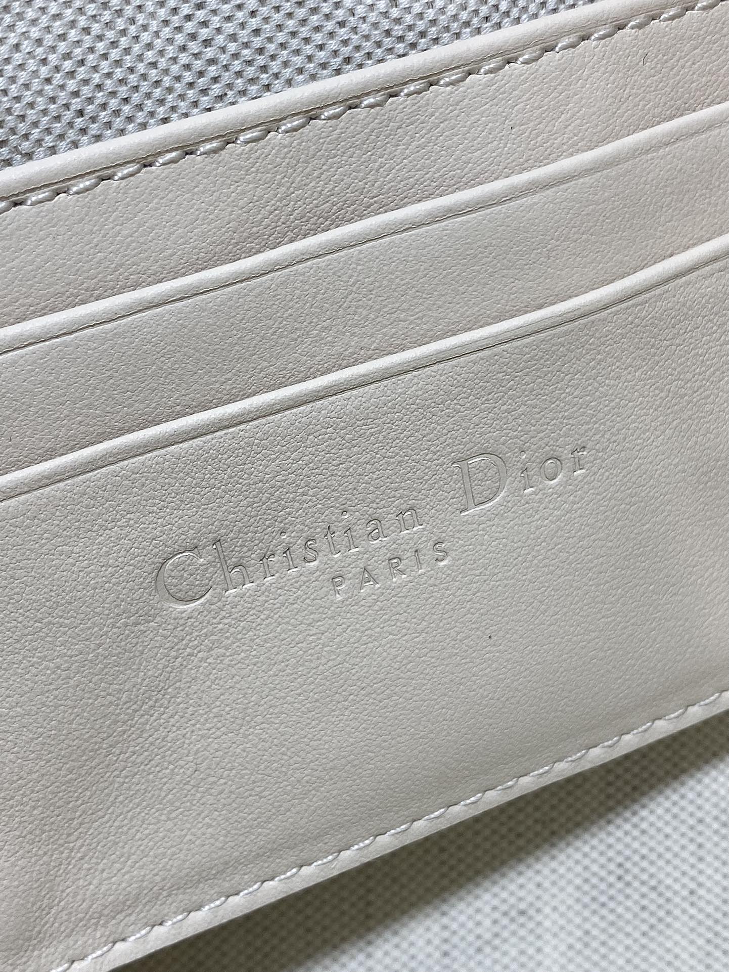 饭盒包现货‼️Hobo star酒椰草系列,太有夏天的感觉啦,天蓝的面料搭配奶白色小牛皮,浅色系显得清新