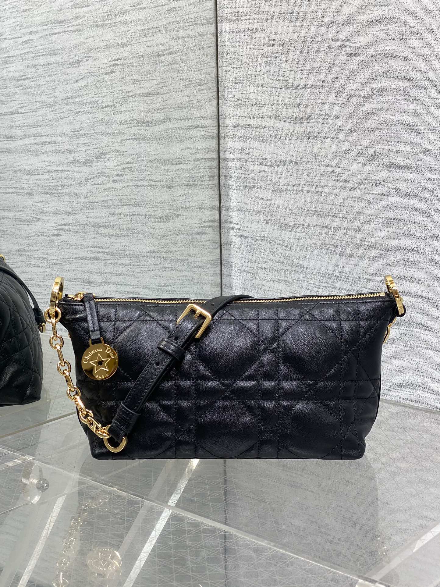 原厂皮现货‼️Hobo star 链条手袋系列，升级版饭盒包，设计实用，加配可调节长肩带，大大提升了实用