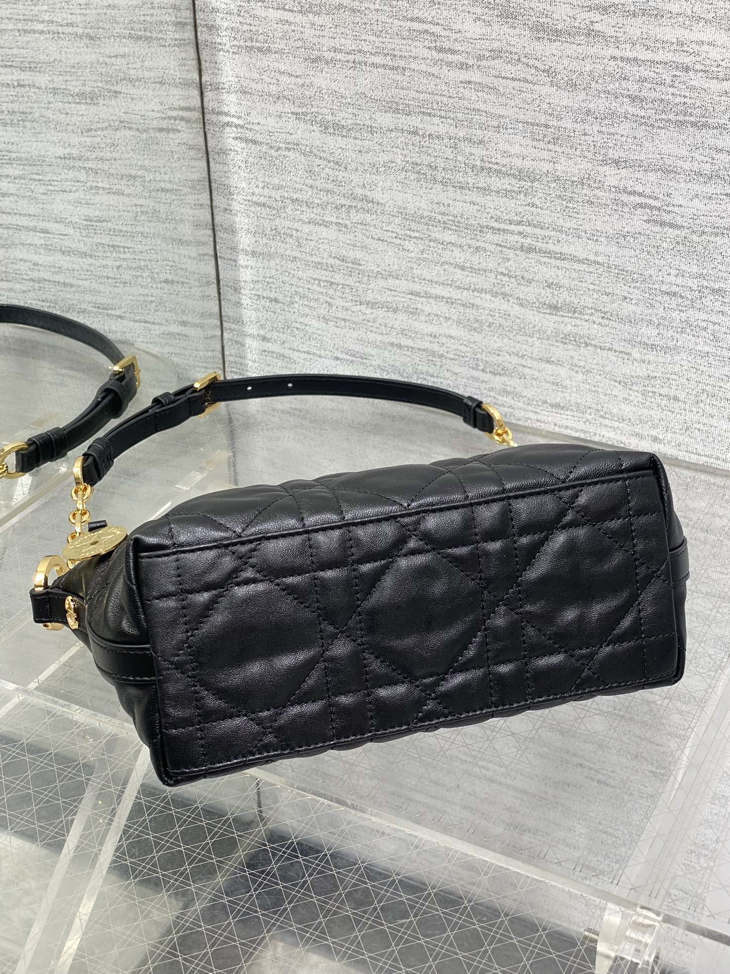 原厂皮现货‼️Hobo star 链条手袋系列，升级版饭盒包，设计实用，加配可调节长肩带，大大提升了实用