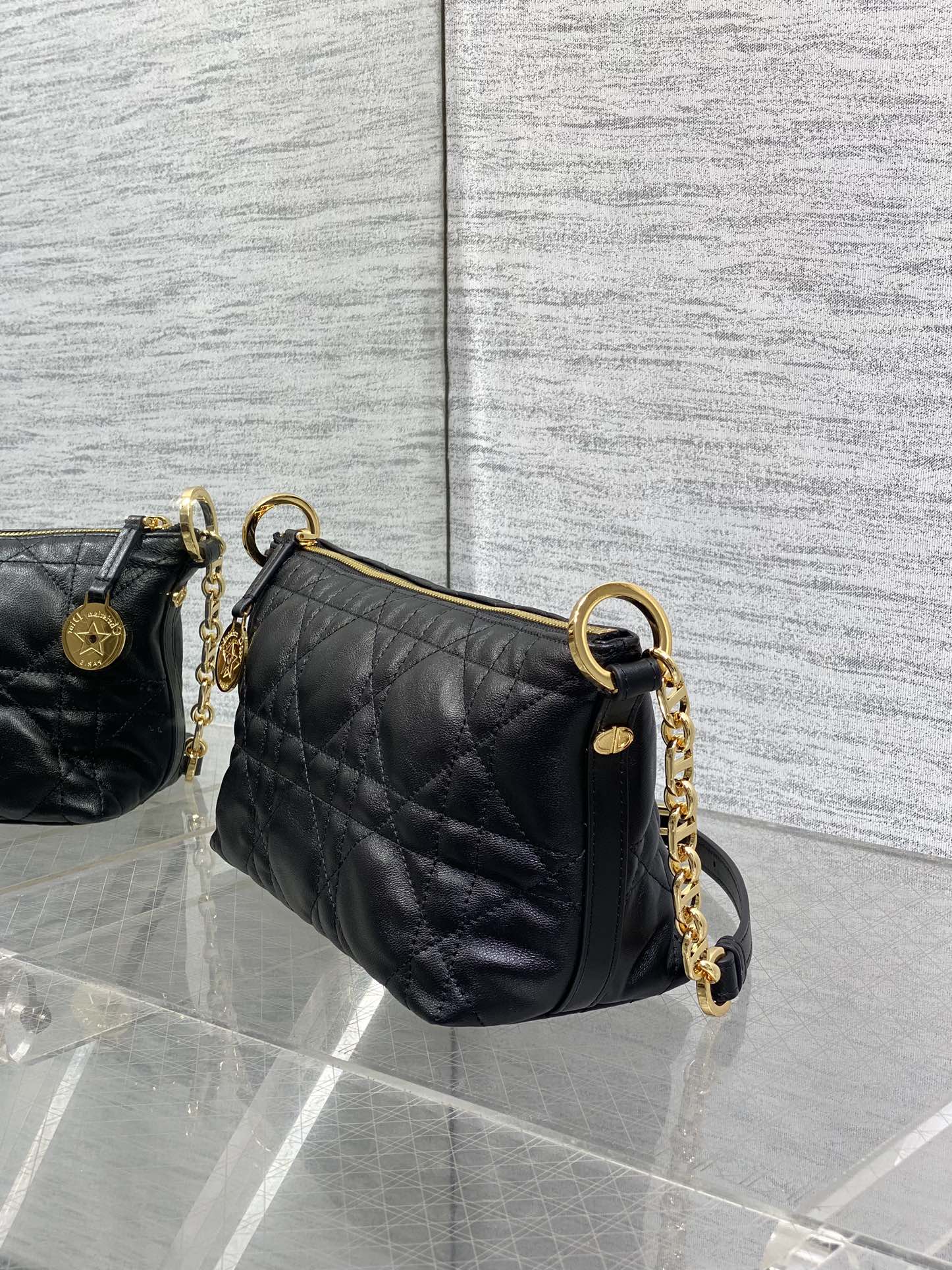 原厂皮现货‼️Hobo star 链条手袋系列，升级版饭盒包，设计实用，加配可调节长肩带，大大提升了实用