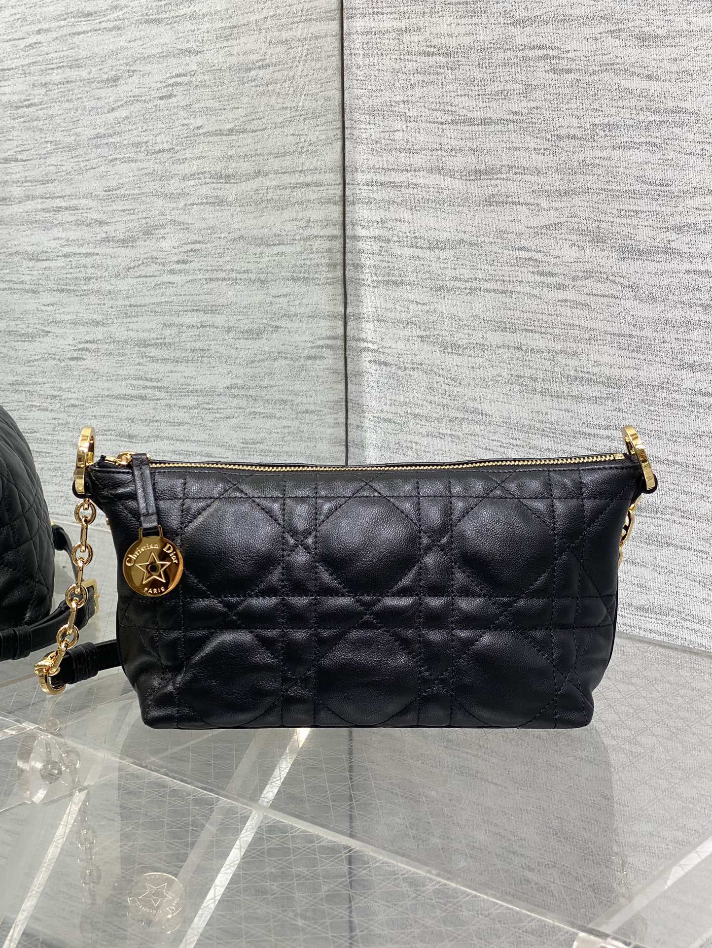 原厂皮现货‼️Hobo star 链条手袋系列，升级版饭盒包，设计实用，加配可调节长肩带，大大提升了实用