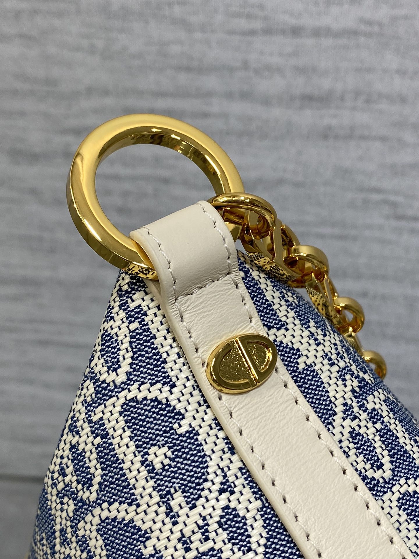 饭盒包现货‼️Hobo star酒椰草系列，太有夏天的感觉啦，天蓝的面料搭配奶白色小牛皮，浅色系显得清新