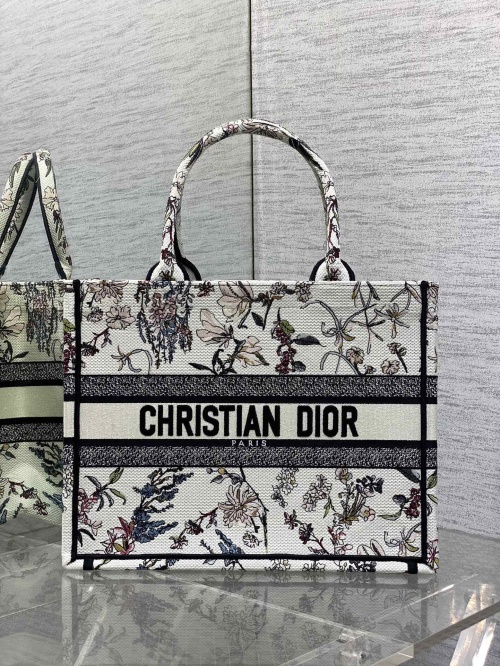 Dior Tote Bag Medium April Flowers Embroidery, Large Capacity Design 1 Dior Tote Bag Medium April Flowers Embroidery, Large Capacity Design
