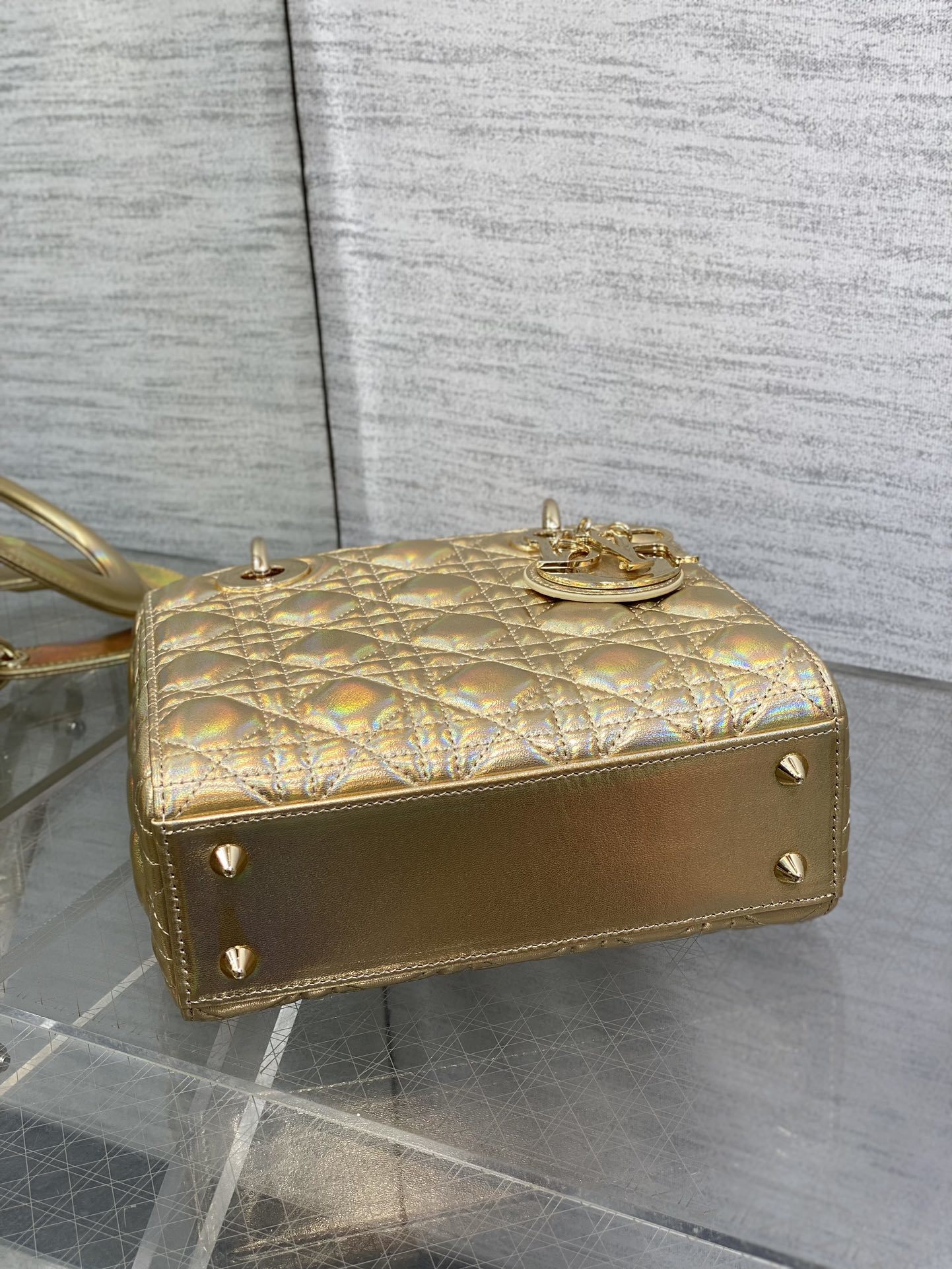 现货‼️Lady戴妃四格系列,经典的包形,甜美又不失优雅,春夏最新颜色,小清新风格🆕,搭配最新的字母肩带