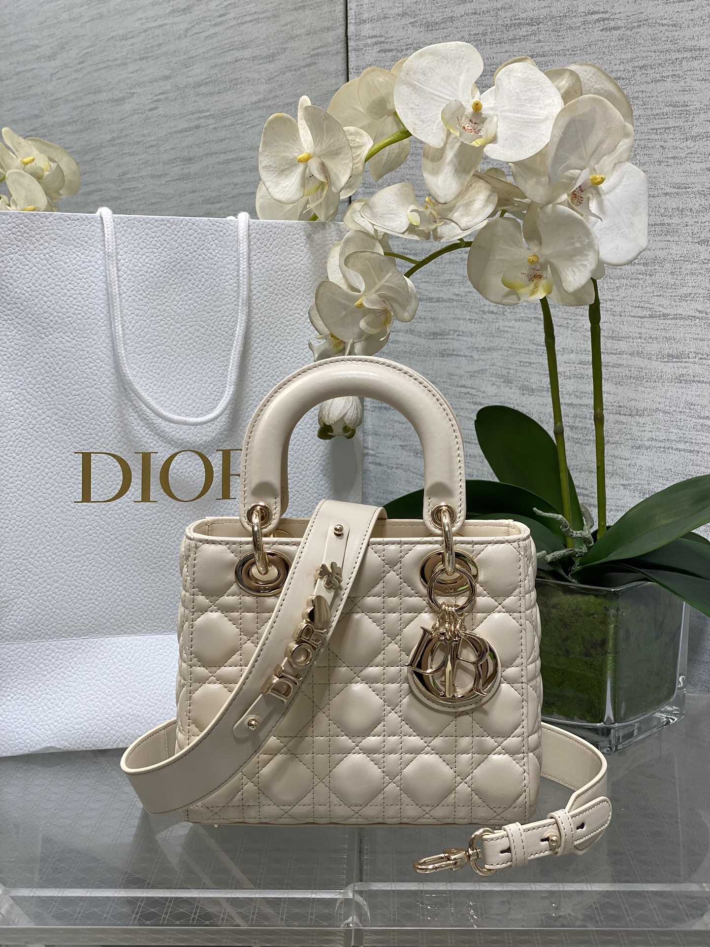 𝐋𝐚𝐝𝐲Cuatro cuadros piel de oveja blanco marfil
