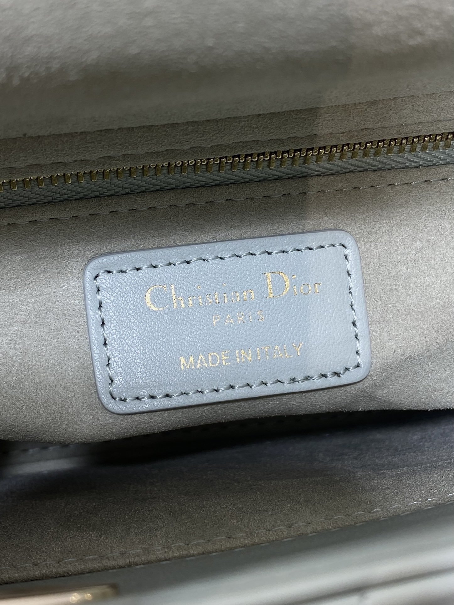 现货‼️Lady戴妃四格系列,经典的包形,甜美又不失优雅,春夏最新颜色,小清新风格🆕,搭配最新的字母肩带