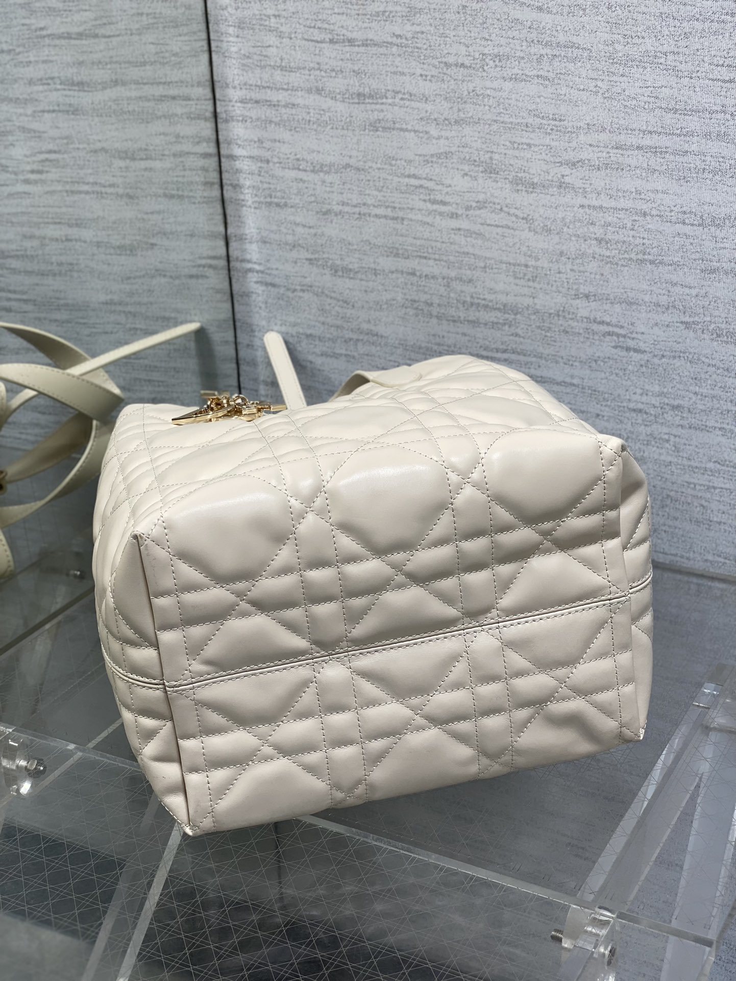 中号象牙白现货‼️Toujours竖版系列中号,专属菜篮子,有点太美了,高颜值包包,轻松拿捏高级感,超大