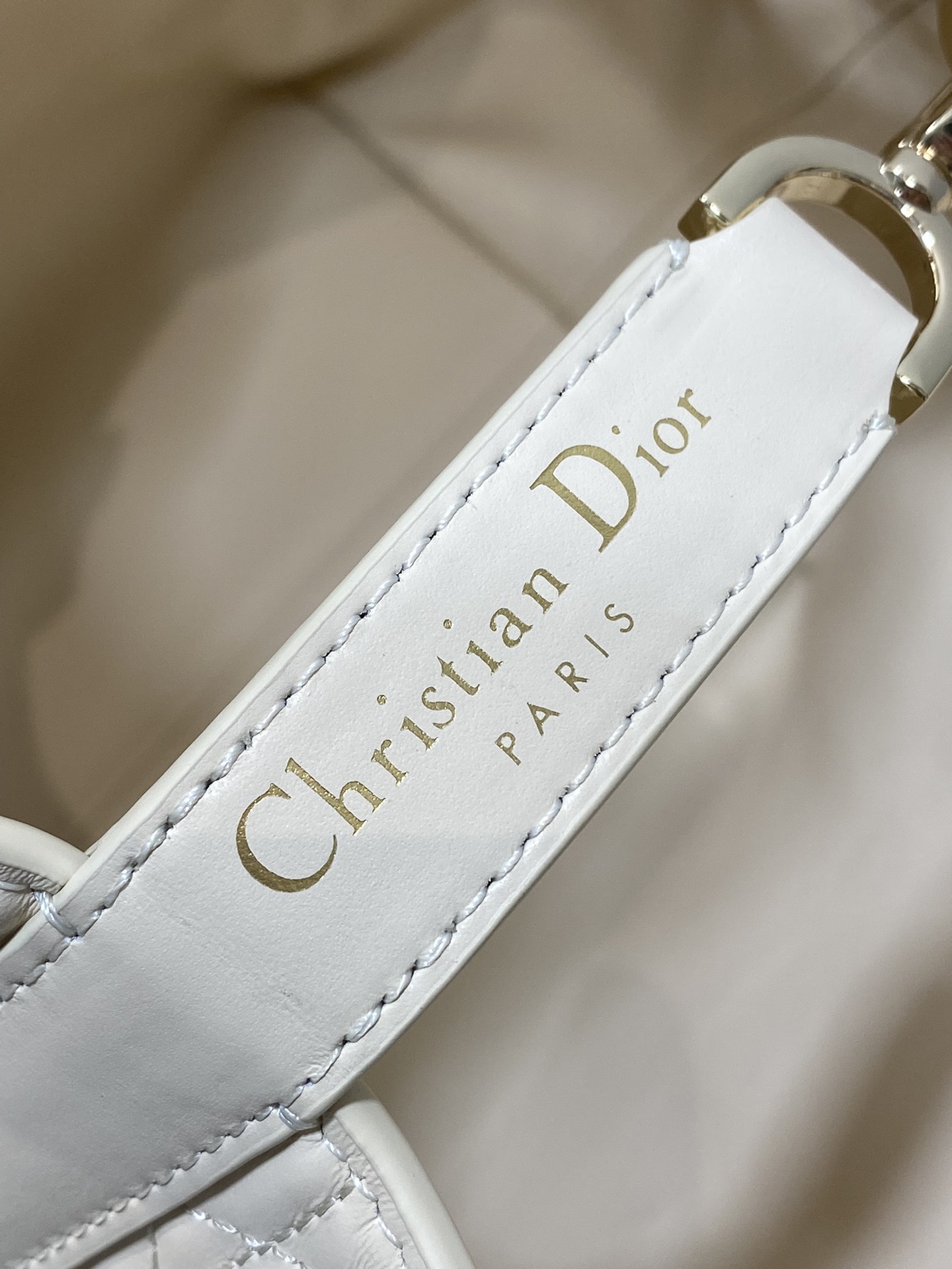 中号象牙白现货‼️Toujours竖版系列中号,专属菜篮子,有点太美了,高颜值包包,轻松拿捏高级感,超大