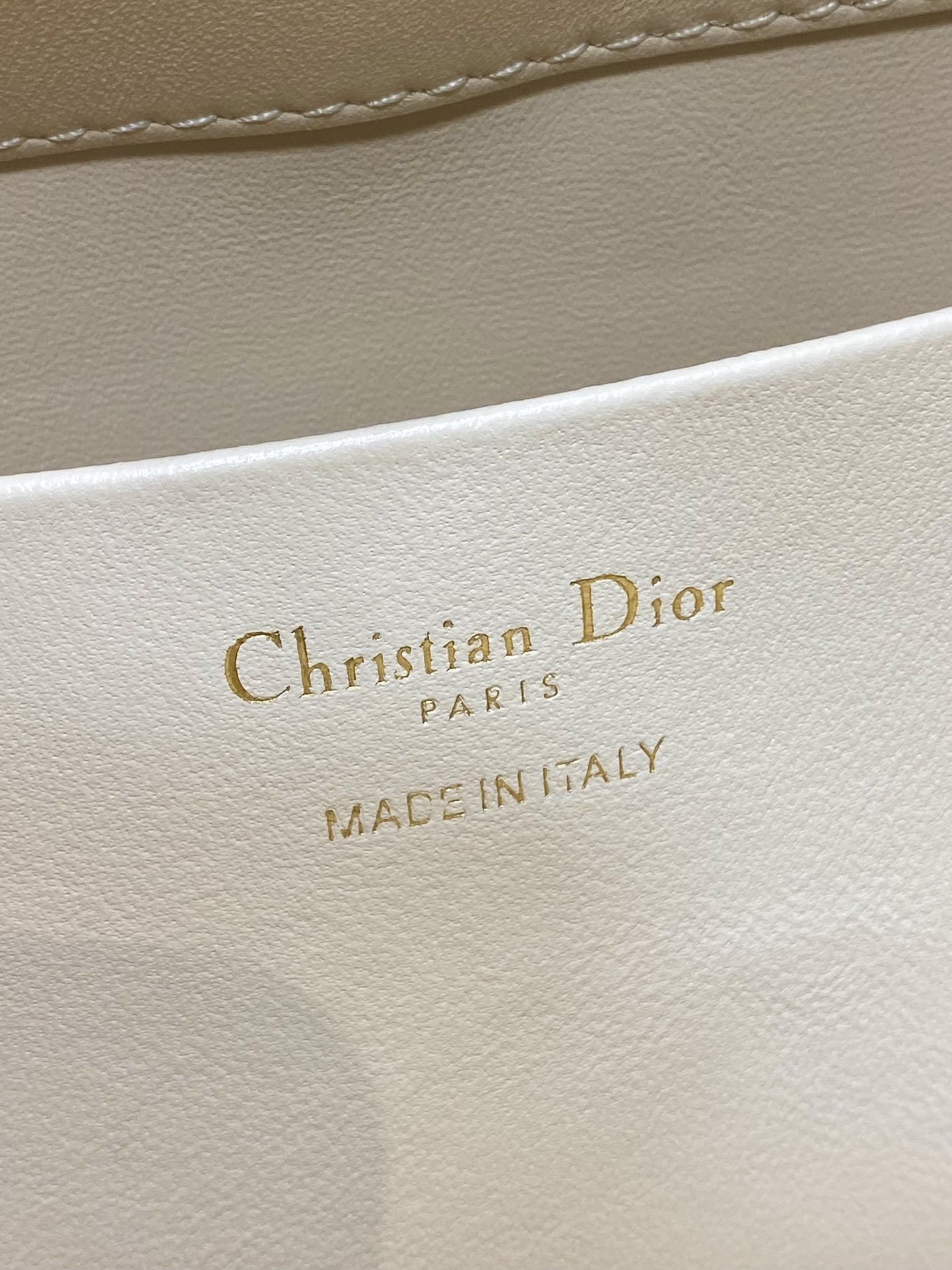 中号象牙白现货‼️Toujours竖版系列中号,专属菜篮子,有点太美了,高颜值包包,轻松拿捏高级感,超大