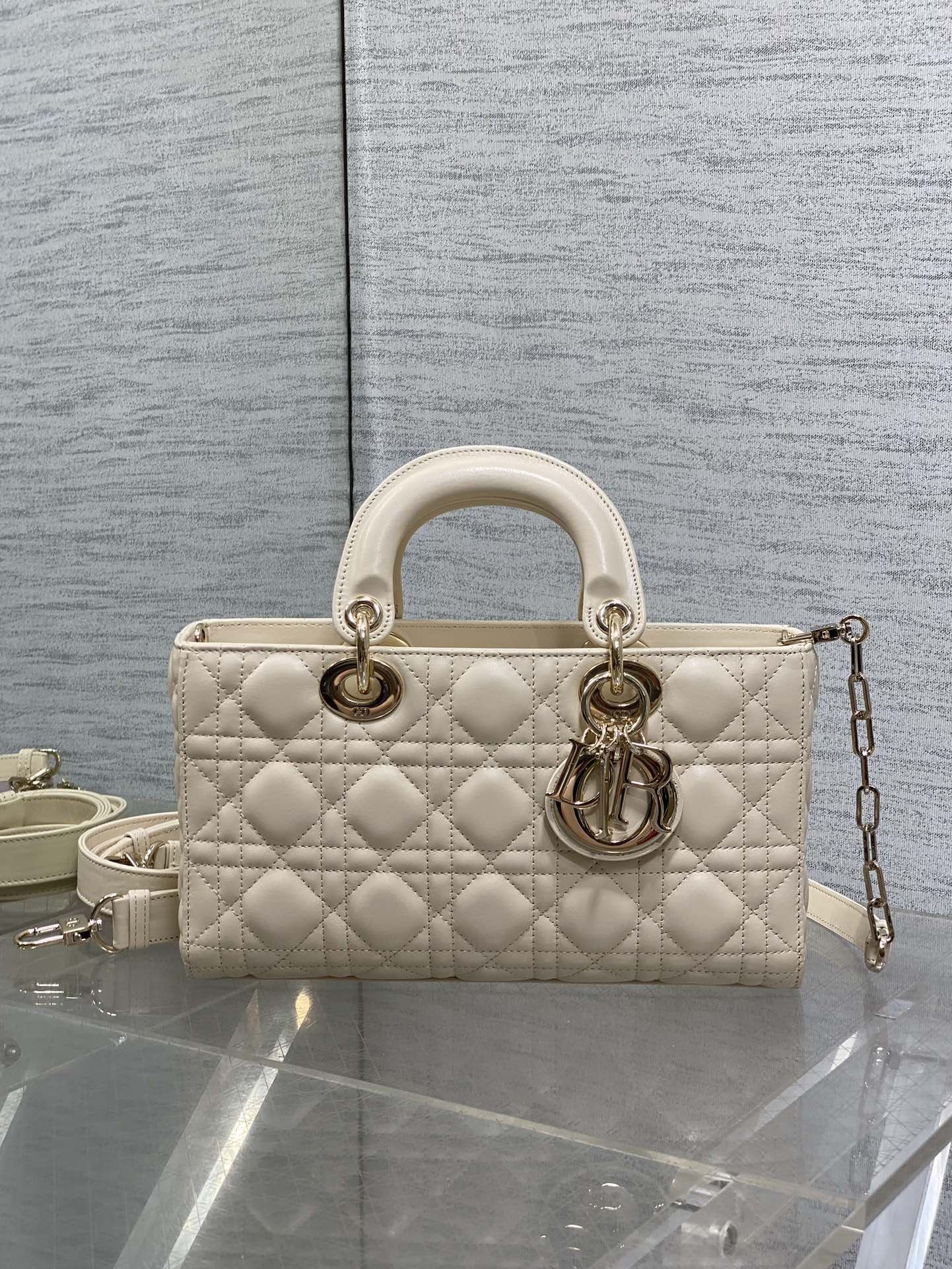 D-Joy Ivory Leather Handbag for Women, Classic Cannage Stitching Shoulder Bag 3 i1751446224 4431 2