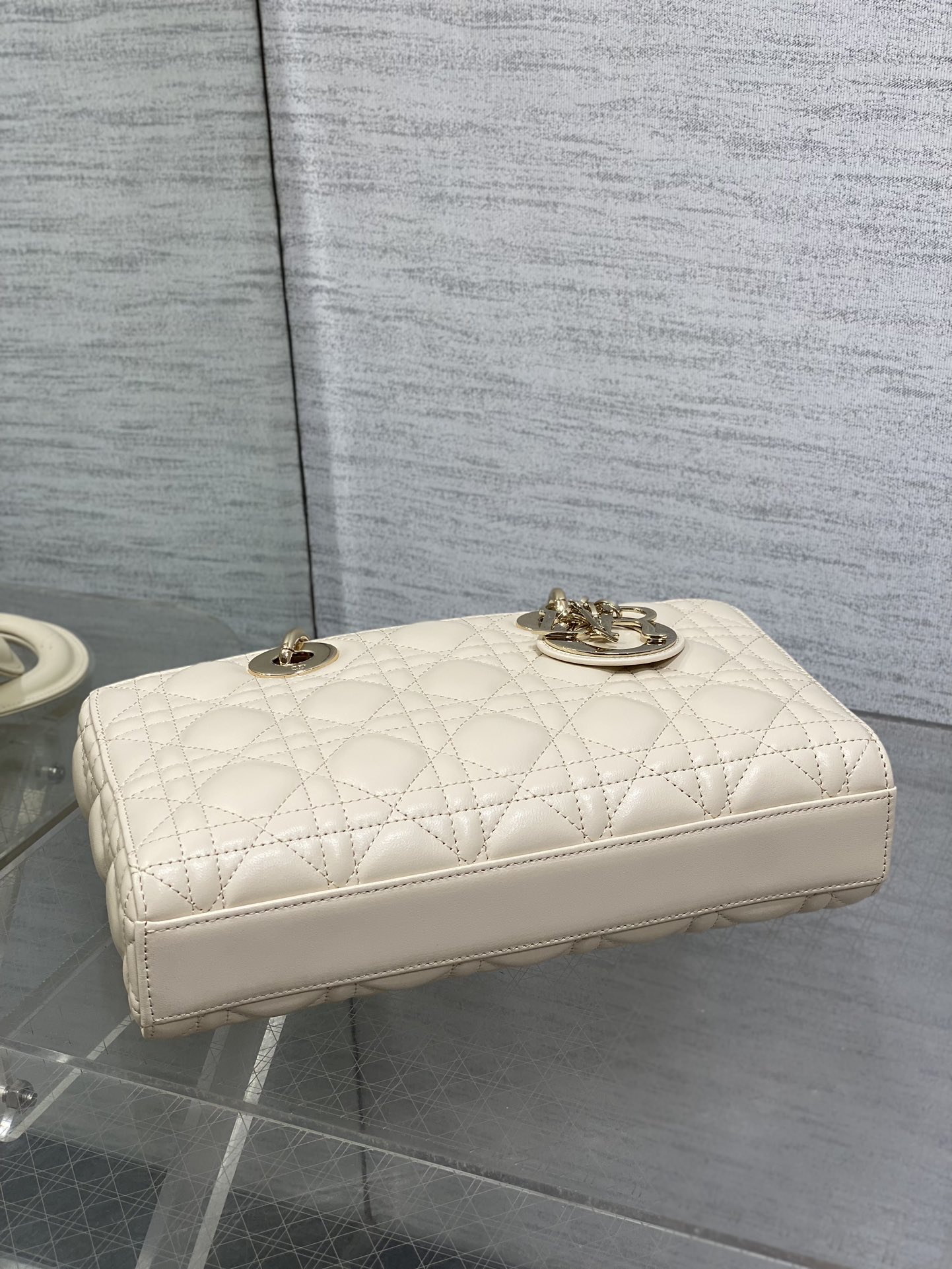 D-Joy Ivory Leather Handbag for Women, Classic Cannage Stitching Shoulder Bag 8 i1751446225 7129 8