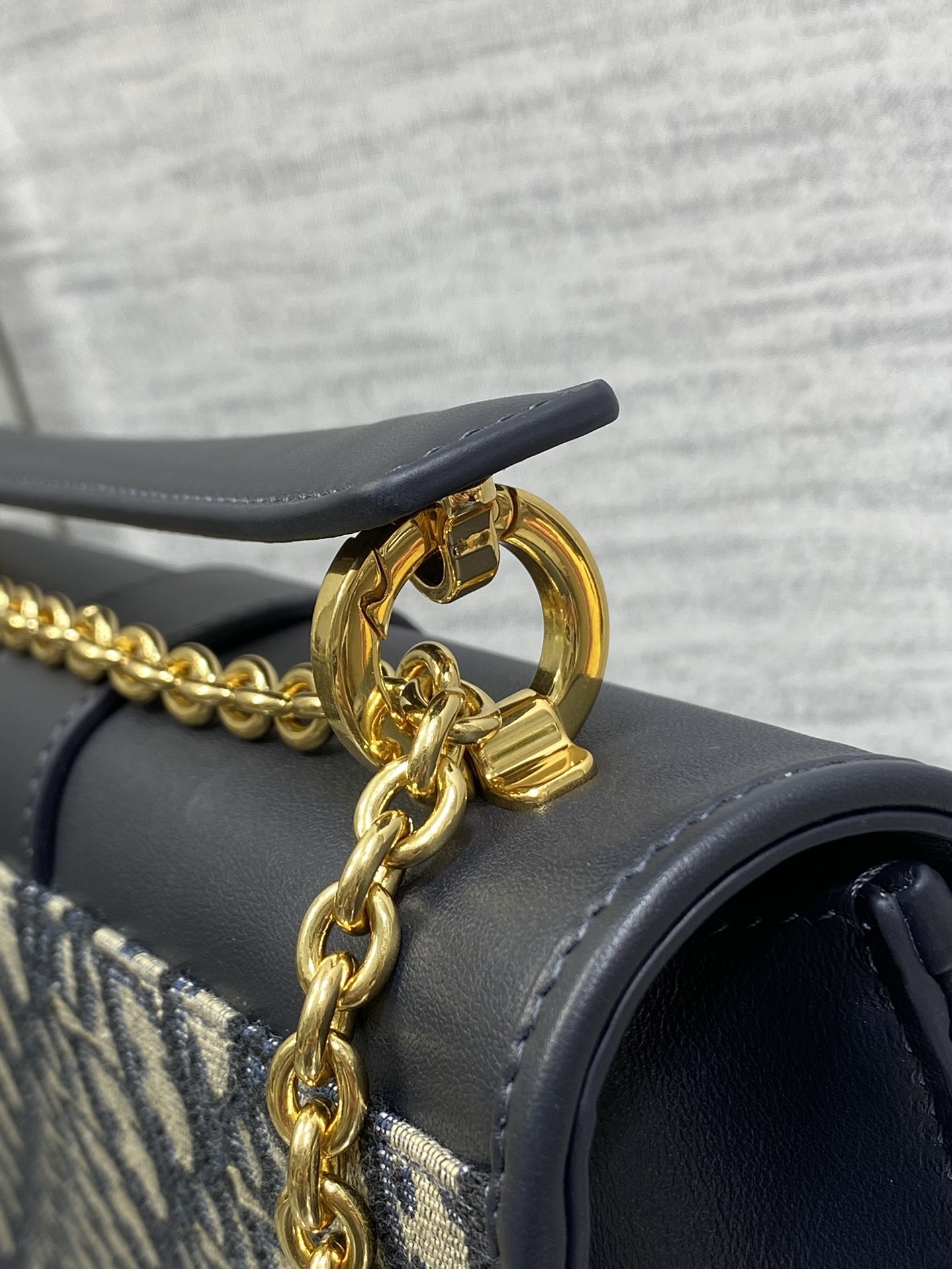 中号现货‼️30 Montaigne蒙田系列,太有夏天的感觉啦,浅色系显得清新又治愈,不多说,只能说超级