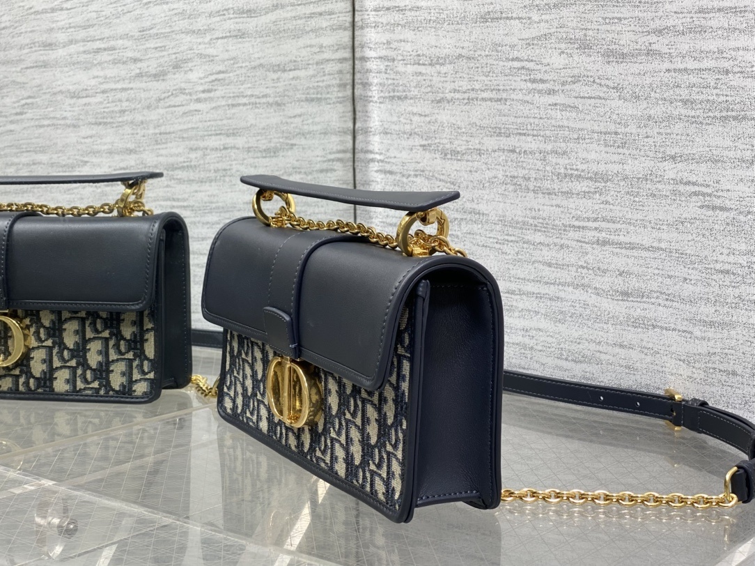 中号现货‼️30 Montaigne蒙田系列,太有夏天的感觉啦,浅色系显得清新又治愈,不多说,只能说超级