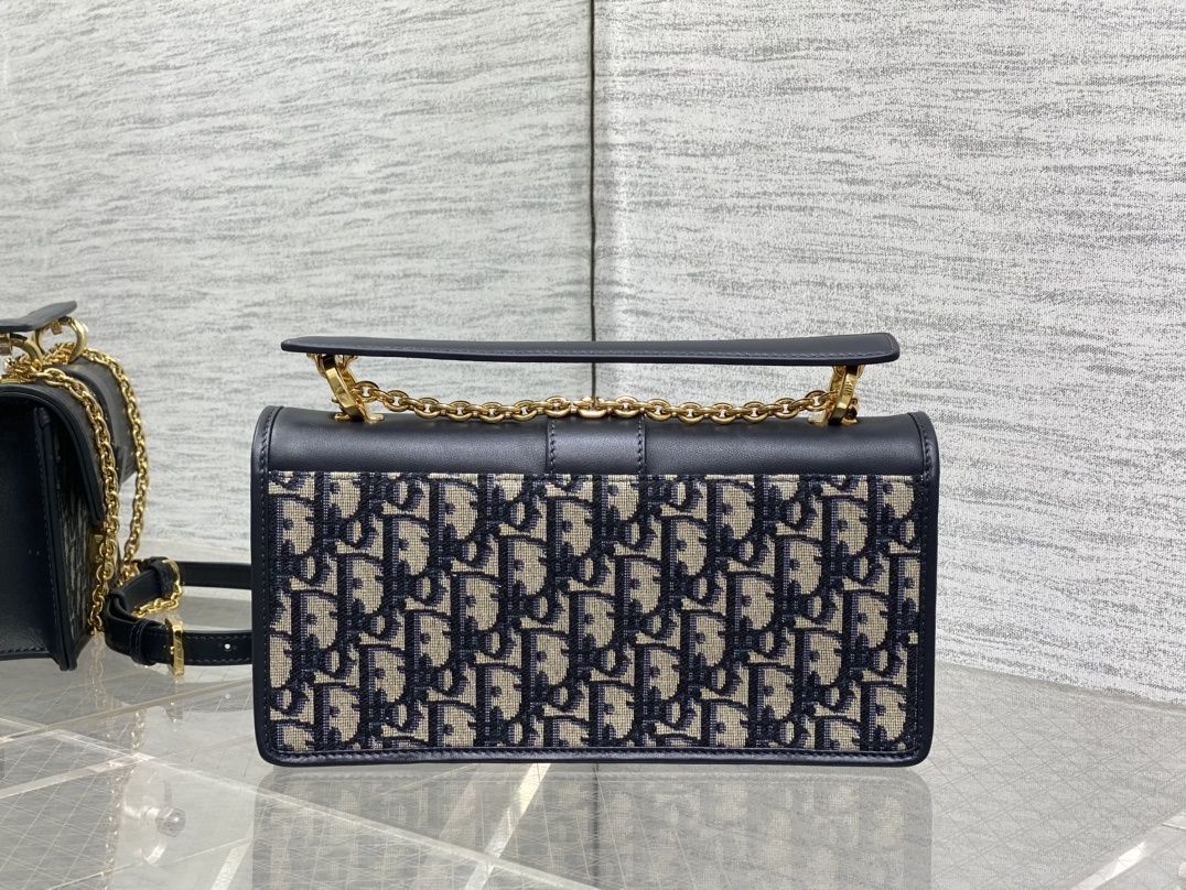 中号现货‼️30 Montaigne蒙田系列,太有夏天的感觉啦,浅色系显得清新又治愈,不多说,只能说超级