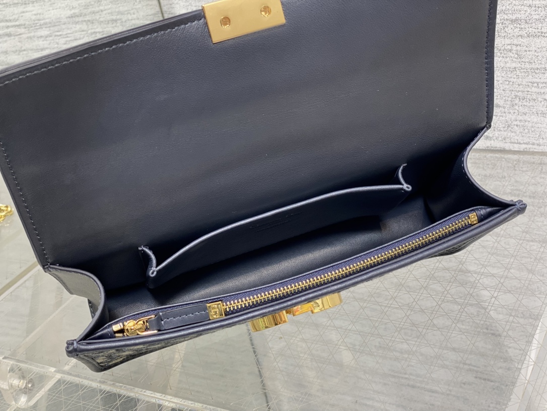 中号现货‼️30 Montaigne蒙田系列,太有夏天的感觉啦,浅色系显得清新又治愈,不多说,只能说超级