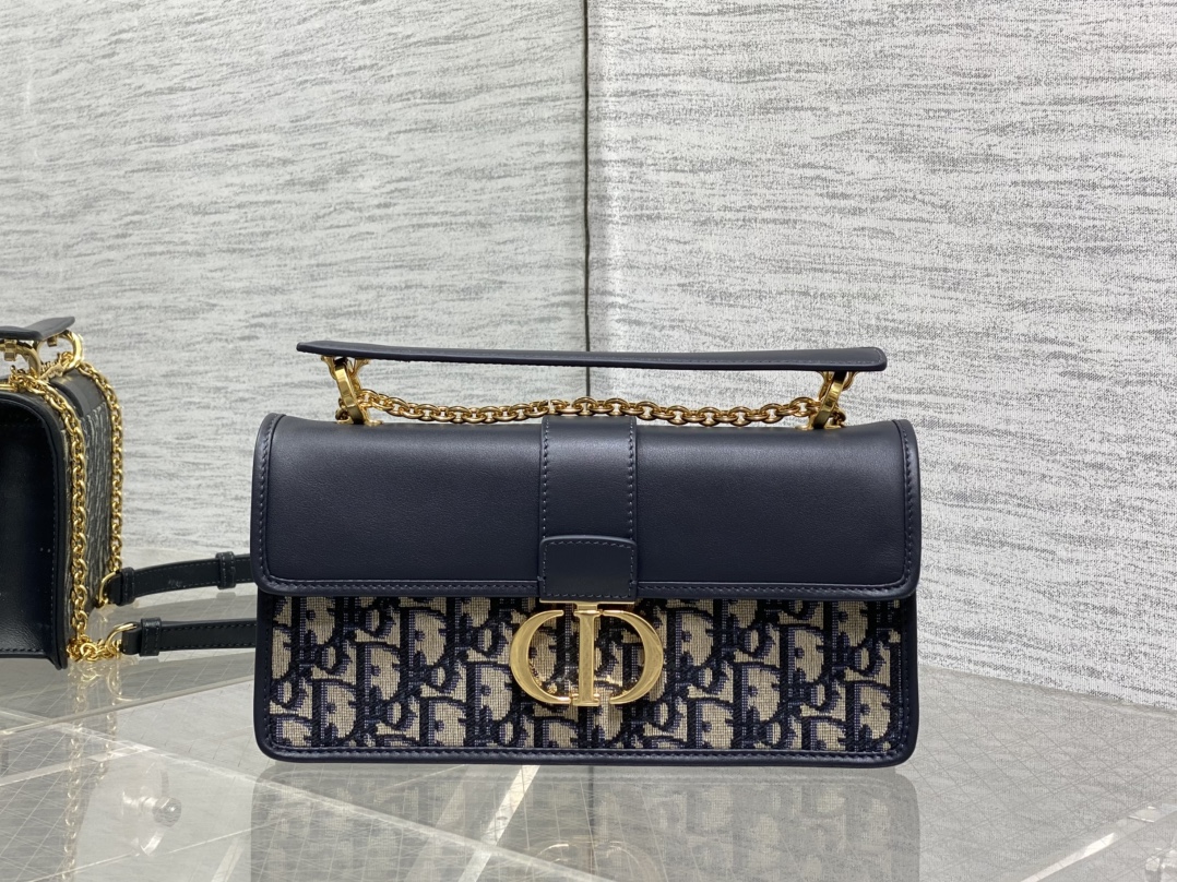 中号现货‼️30 Montaigne蒙田系列,太有夏天的感觉啦,浅色系显得清新又治愈,不多说,只能说超级