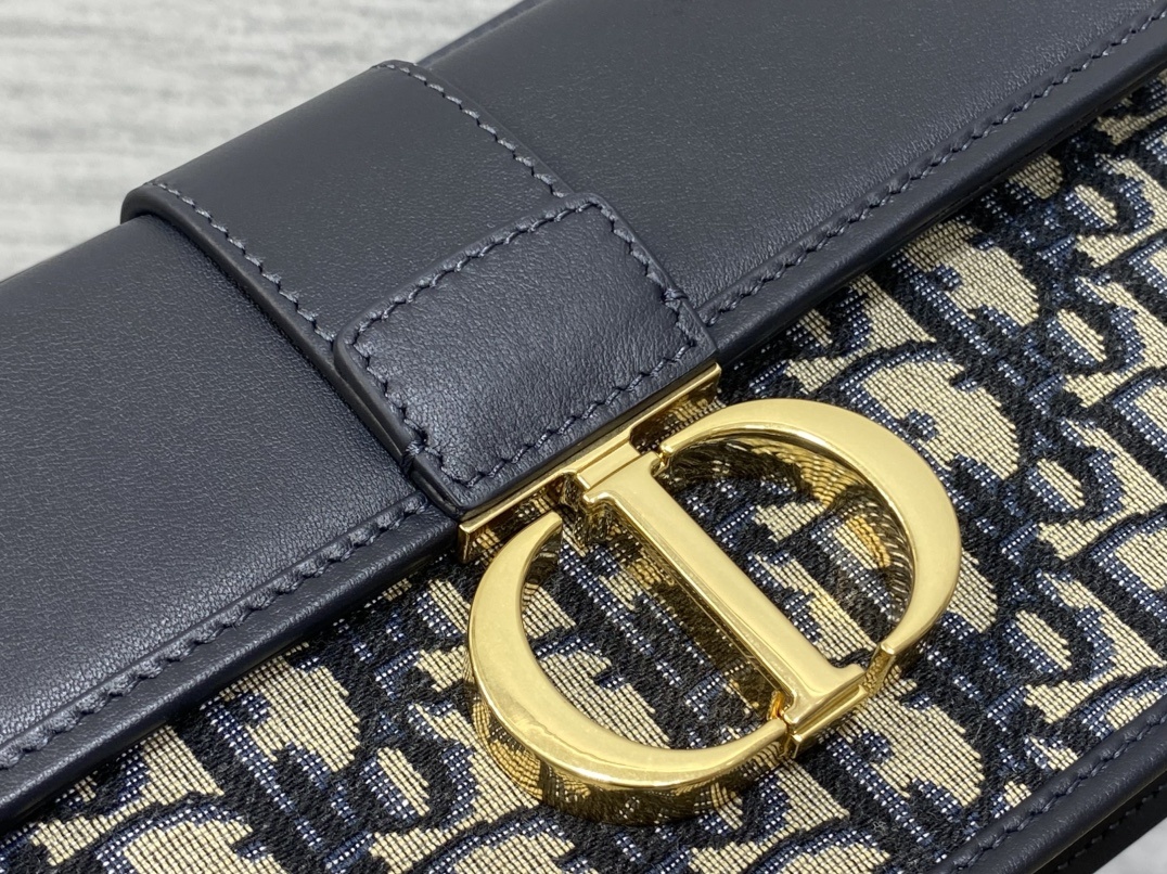 中号现货‼️30 Montaigne蒙田系列,太有夏天的感觉啦,浅色系显得清新又治愈,不多说,只能说超级