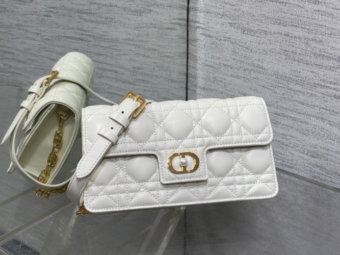 Elegant White Lambskin Chain Bag with Iconic Cannage Stitching and Pearl Clasp 1 Elegant White Lambskin Chain Bag with Iconic Cannage Stitching and Pearl Clasp