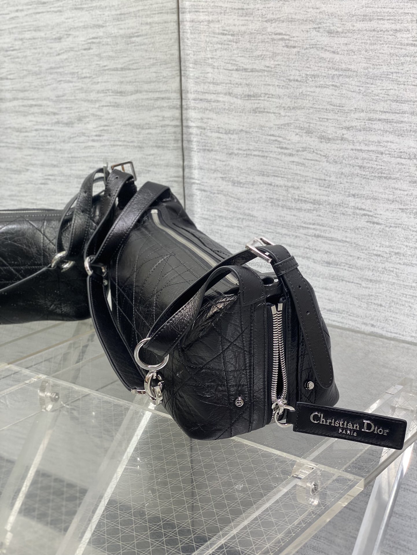 黑银中号现货‼️Journey系列中号油蜡皮,开年就王炸,直接击中心巴上,自带松弛感的hobo包,包形柔